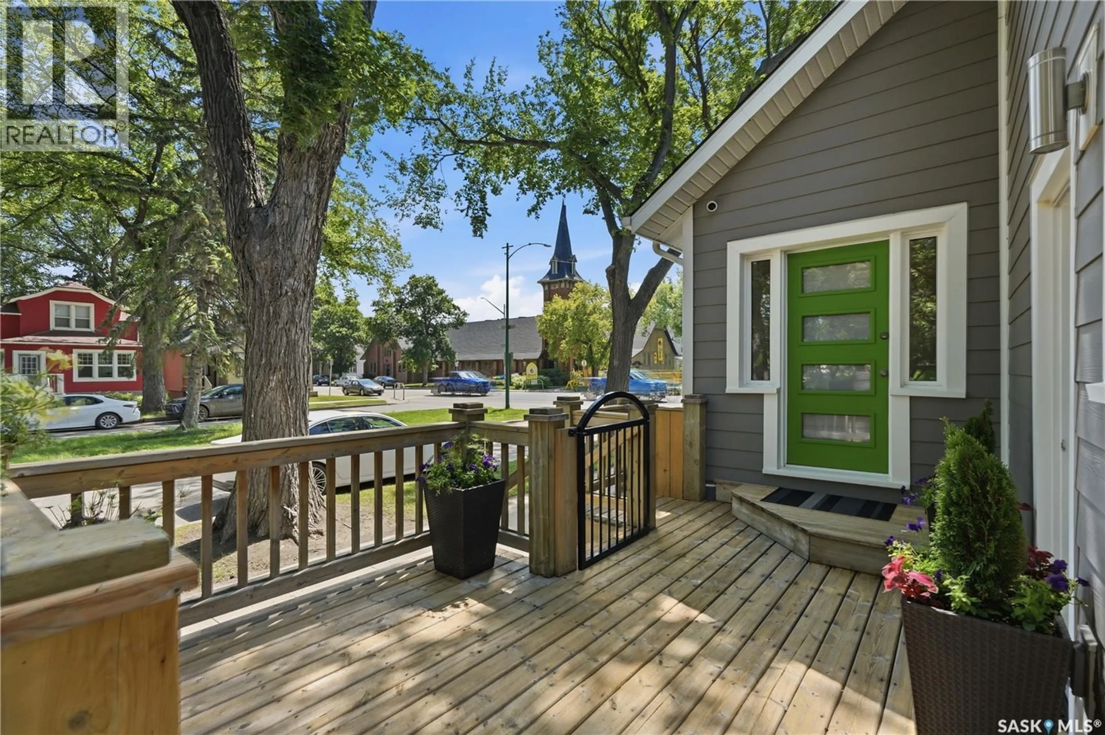 Patio, street for 627 12TH STREET, Saskatoon Saskatchewan S7N0H3