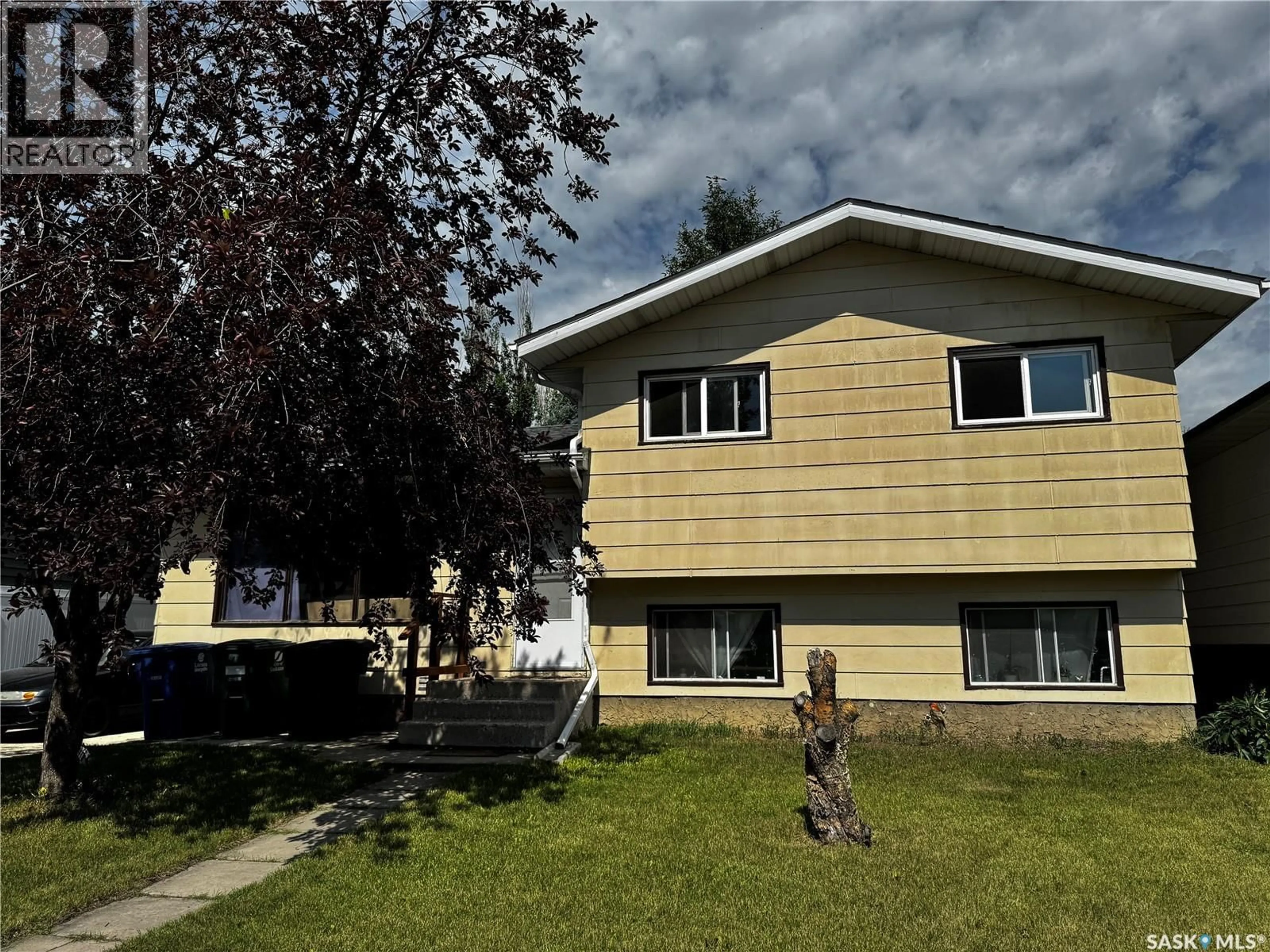 Home with vinyl exterior material, street for 3554 FAIRLIGHT DRIVE, Saskatoon Saskatchewan S7M4T3