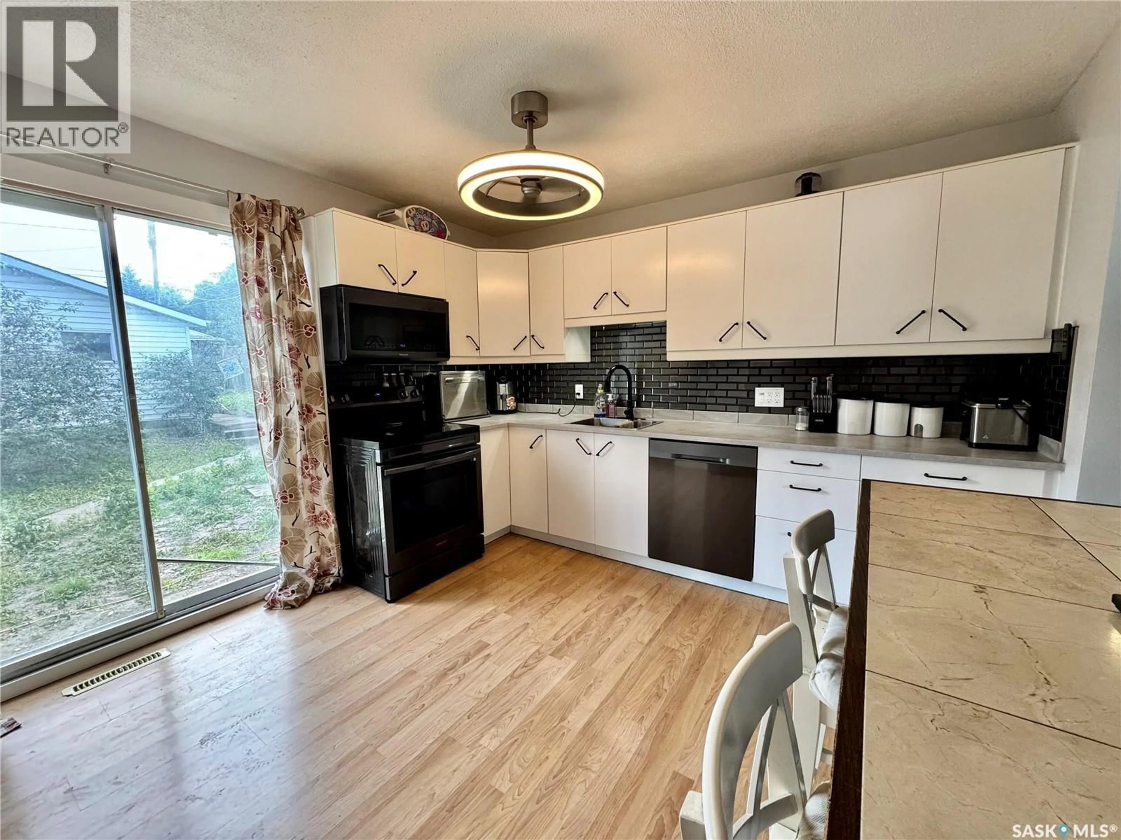 Standard kitchen, unknown for 553 26TH STREET, Prince Albert Saskatchewan S6V1V4
