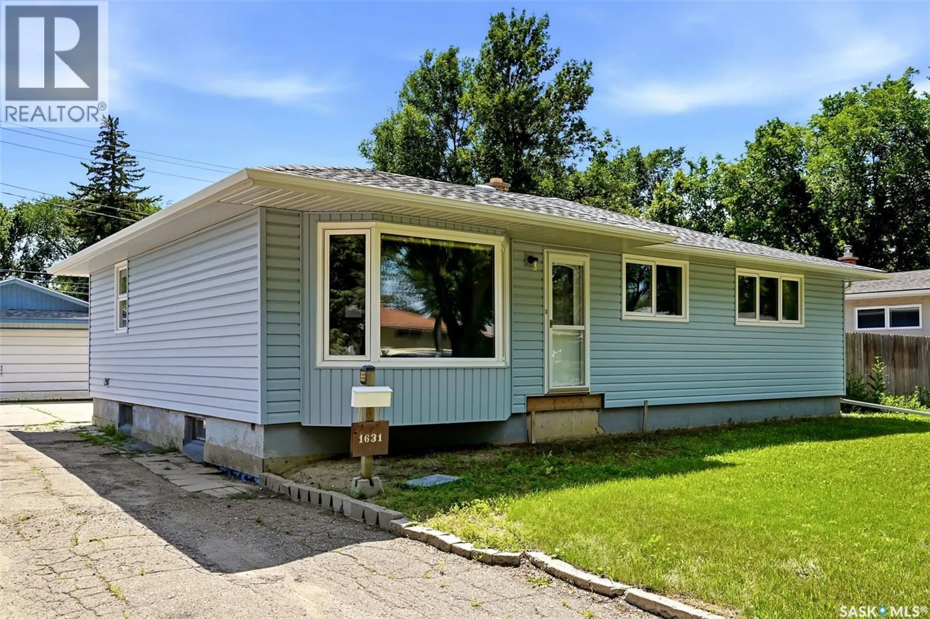Home with vinyl exterior material, street for 1631 MACPHERSON AVENUE, Regina Saskatchewan S4S4E1