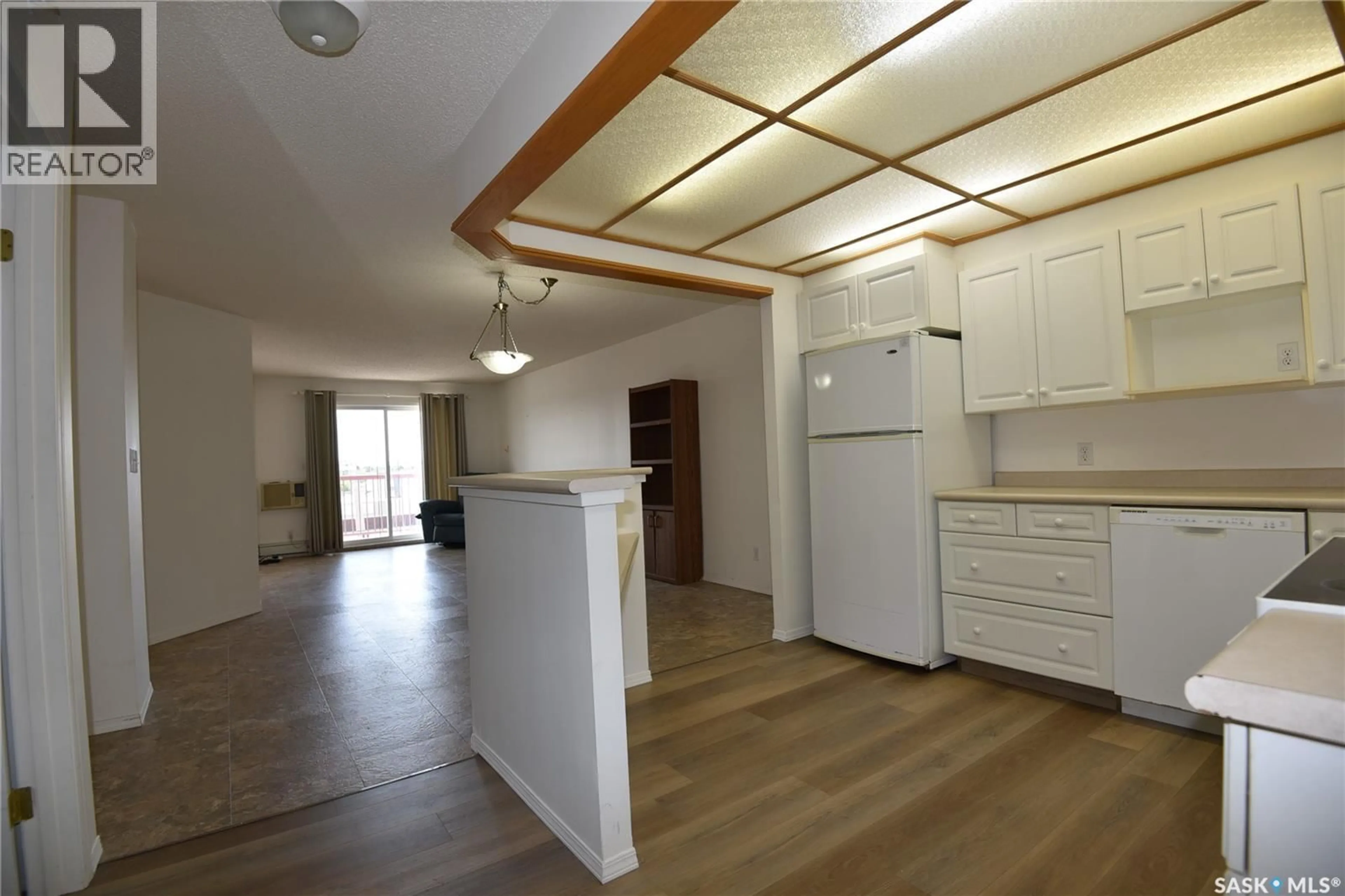 Open concept kitchen, unknown for E - 407 220 1ST STREET, Nipawin Saskatchewan S0E1E0
