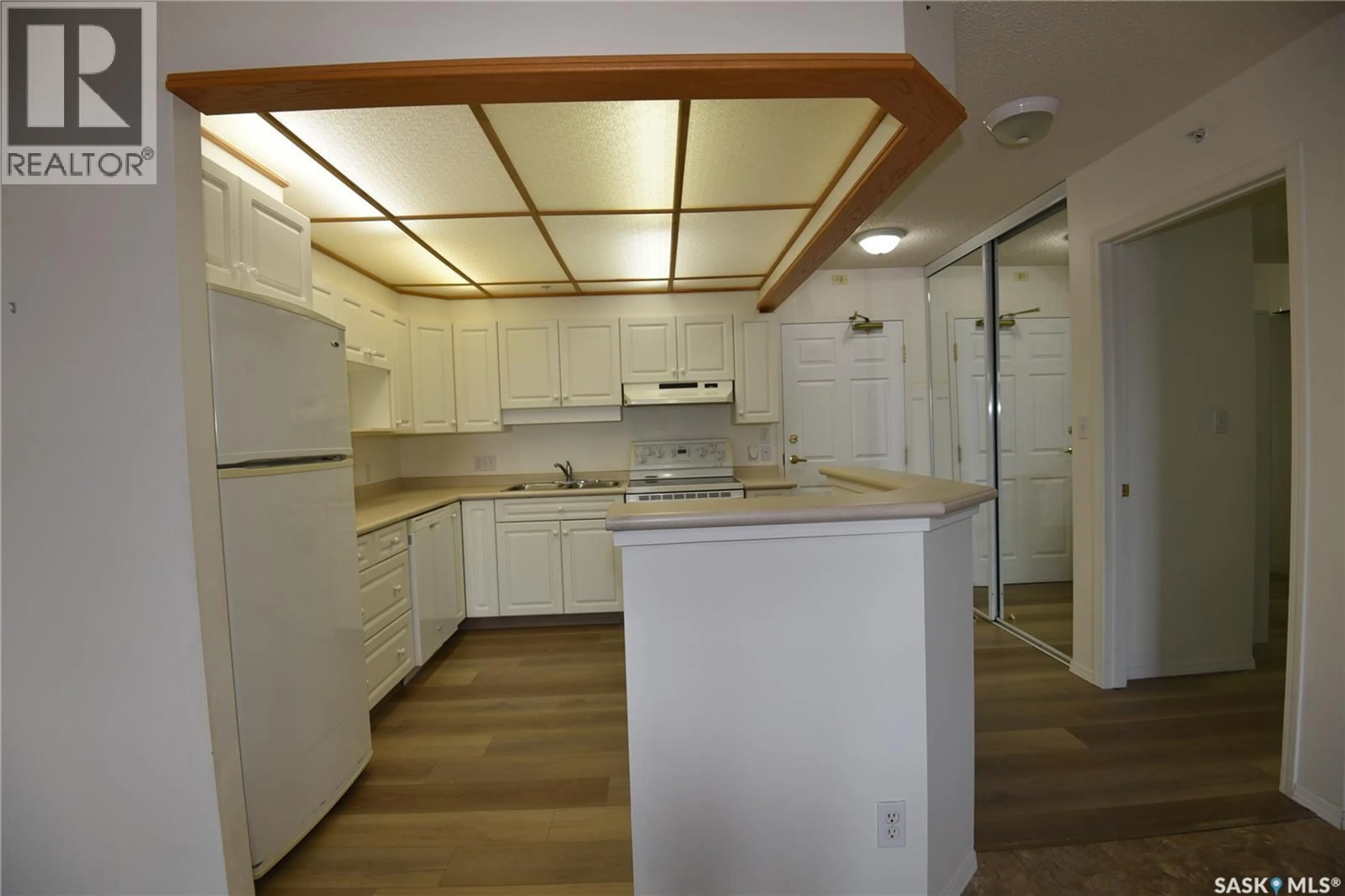 Standard kitchen, unknown for E - 407 220 1ST STREET, Nipawin Saskatchewan S0E1E0