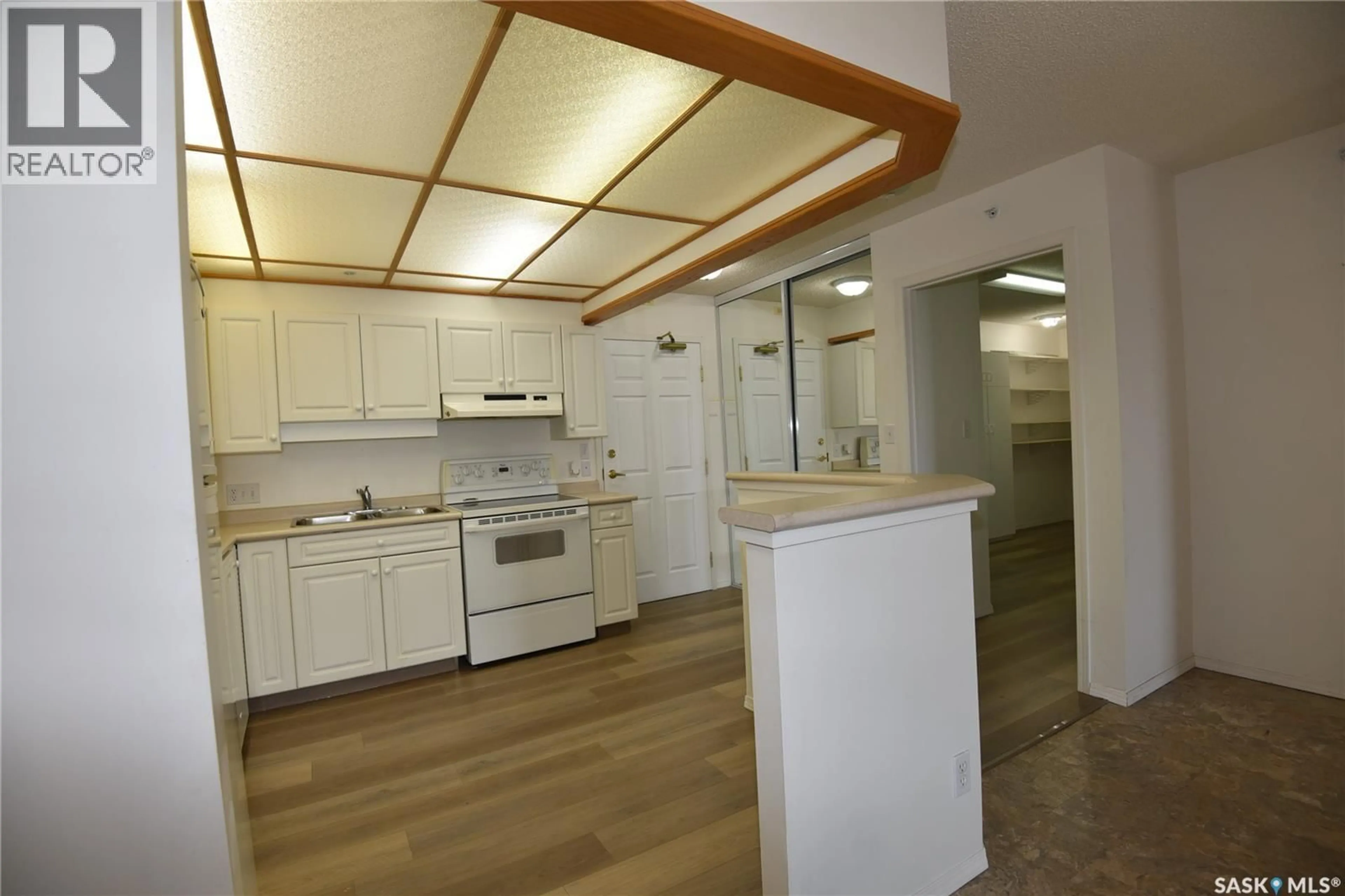 Standard kitchen, unknown for E - 407 220 1ST STREET, Nipawin Saskatchewan S0E1E0