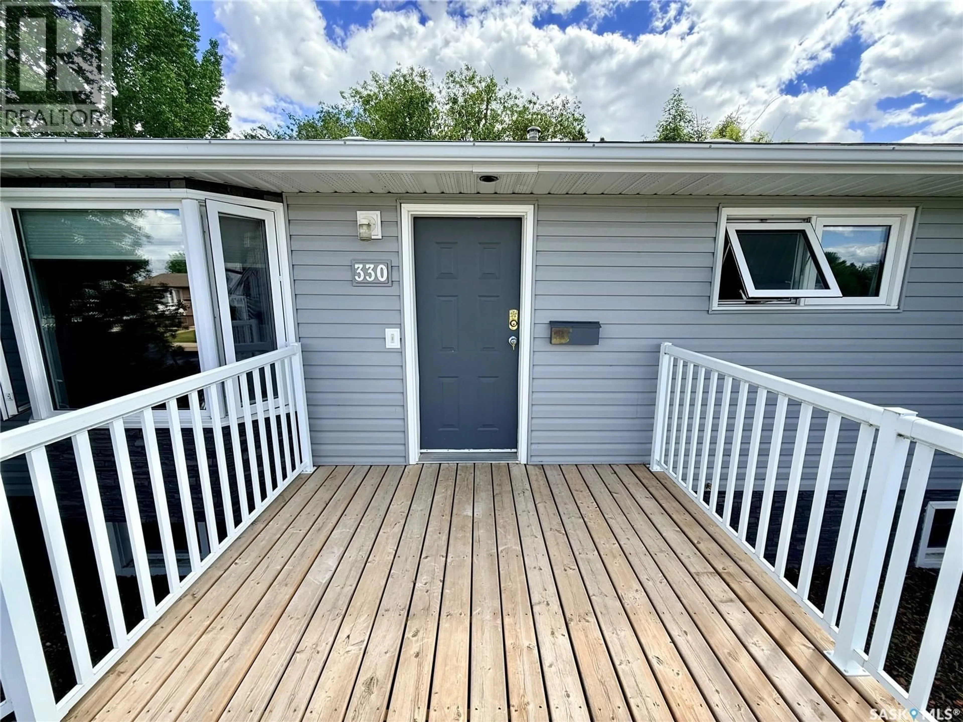 Home with vinyl exterior material, unknown for 330 ASPEN DRIVE, Swift Current Saskatchewan S9H4T1