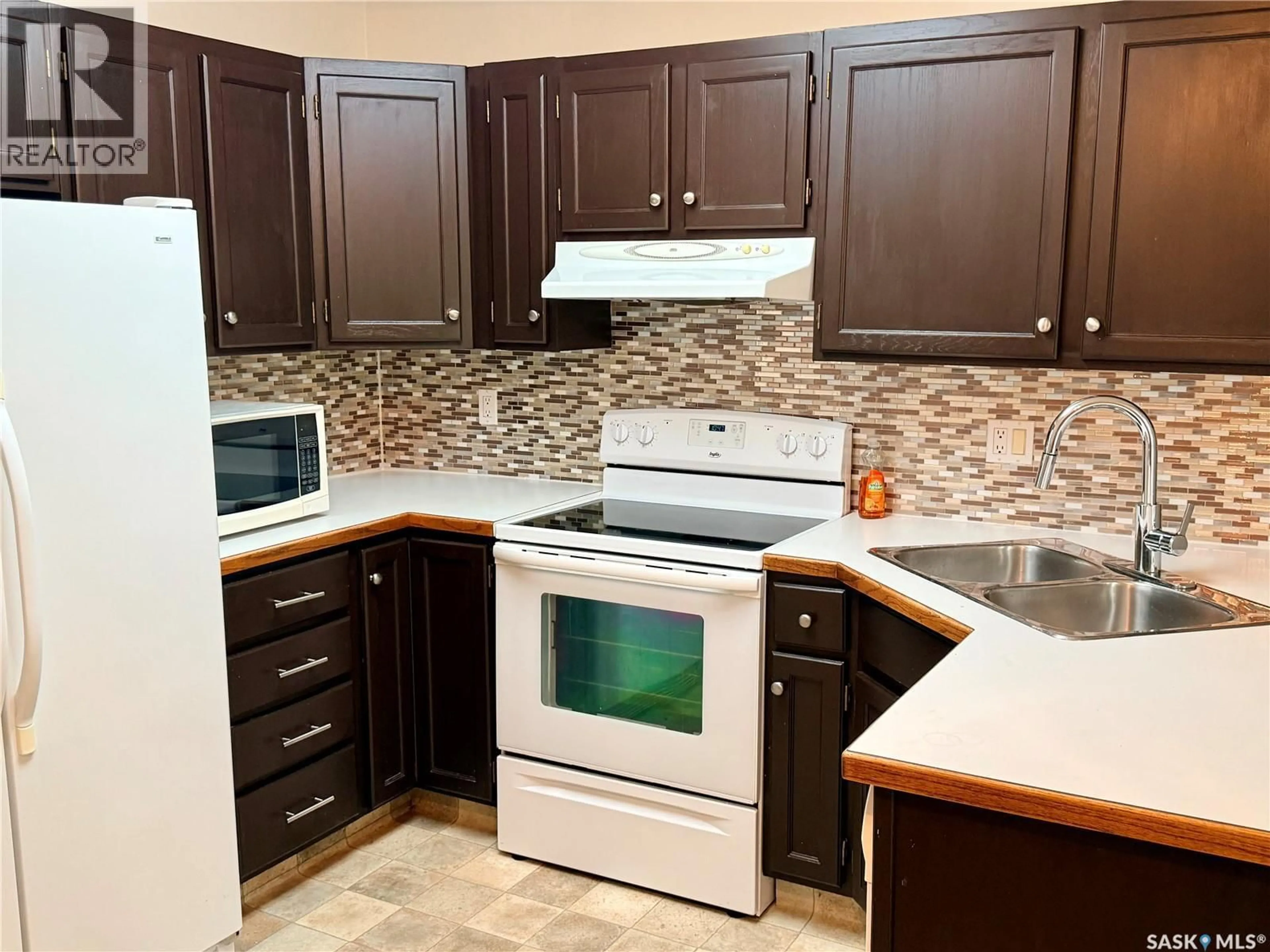 Standard kitchen, ceramic/tile floor for 330 ASPEN DRIVE, Swift Current Saskatchewan S9H4T1
