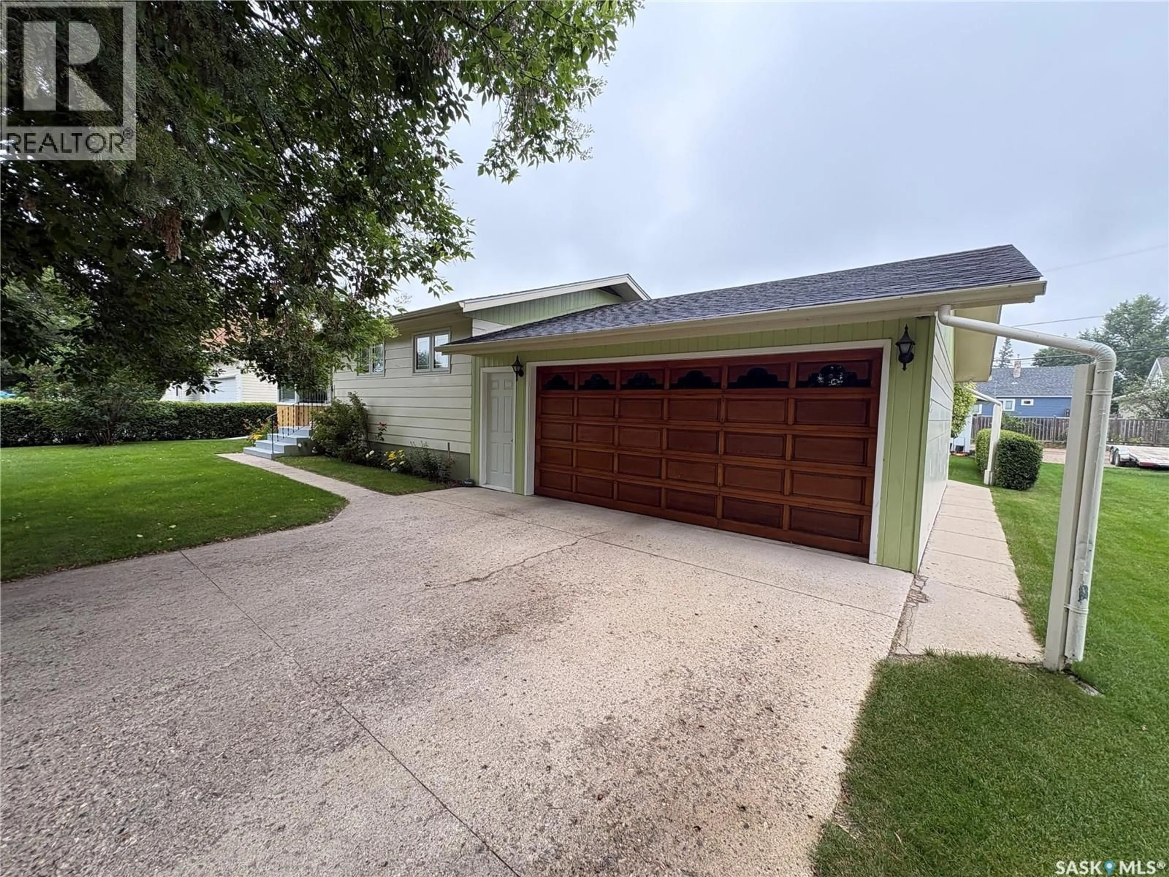 Indoor garage for 206 MARCH AVENUE, Langenburg Saskatchewan S0A2A0