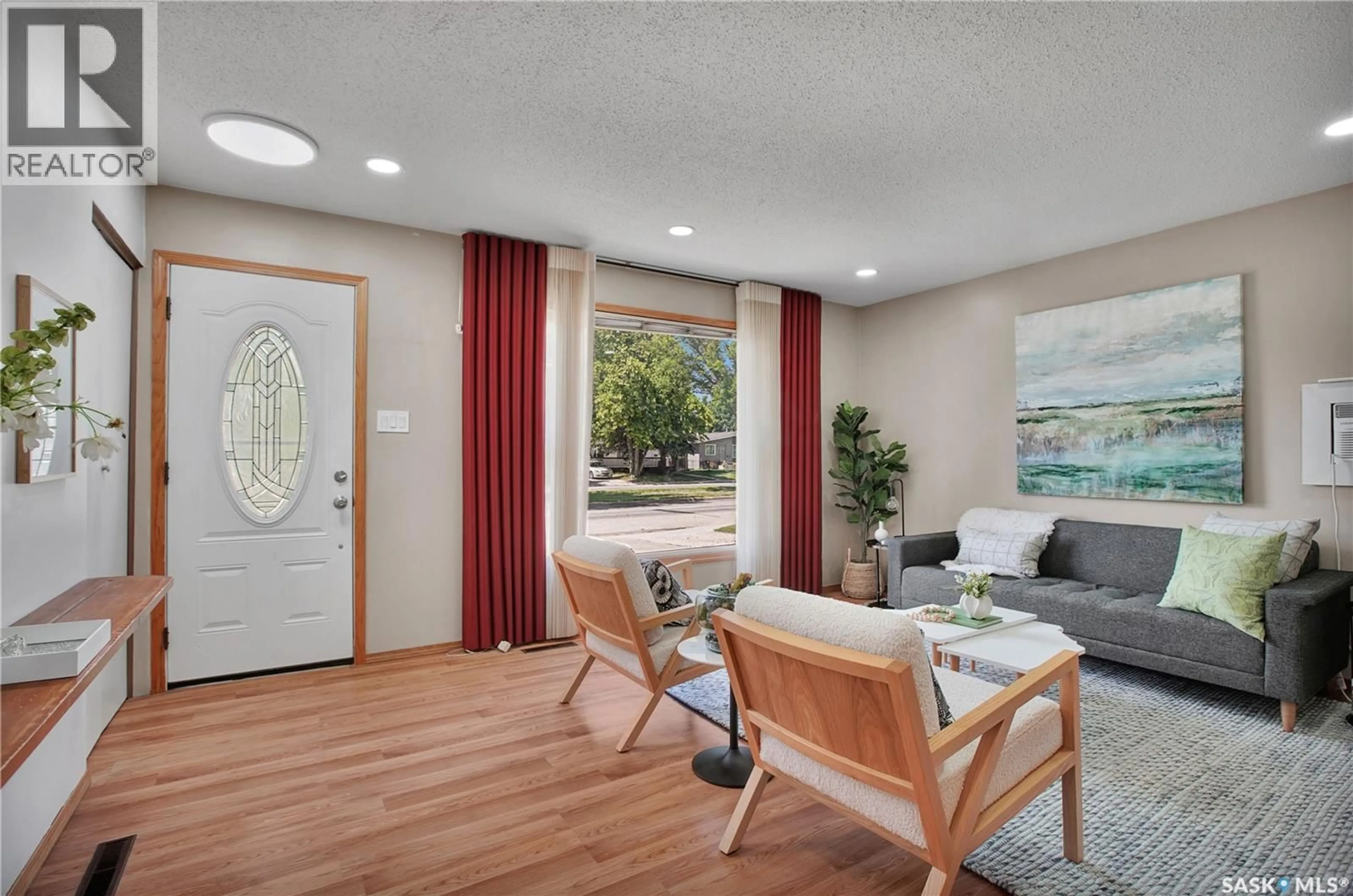 Living room with furniture, wood/laminate floor for S - 2945 PRESTON AVENUE, Saskatoon Saskatchewan S7J2G8