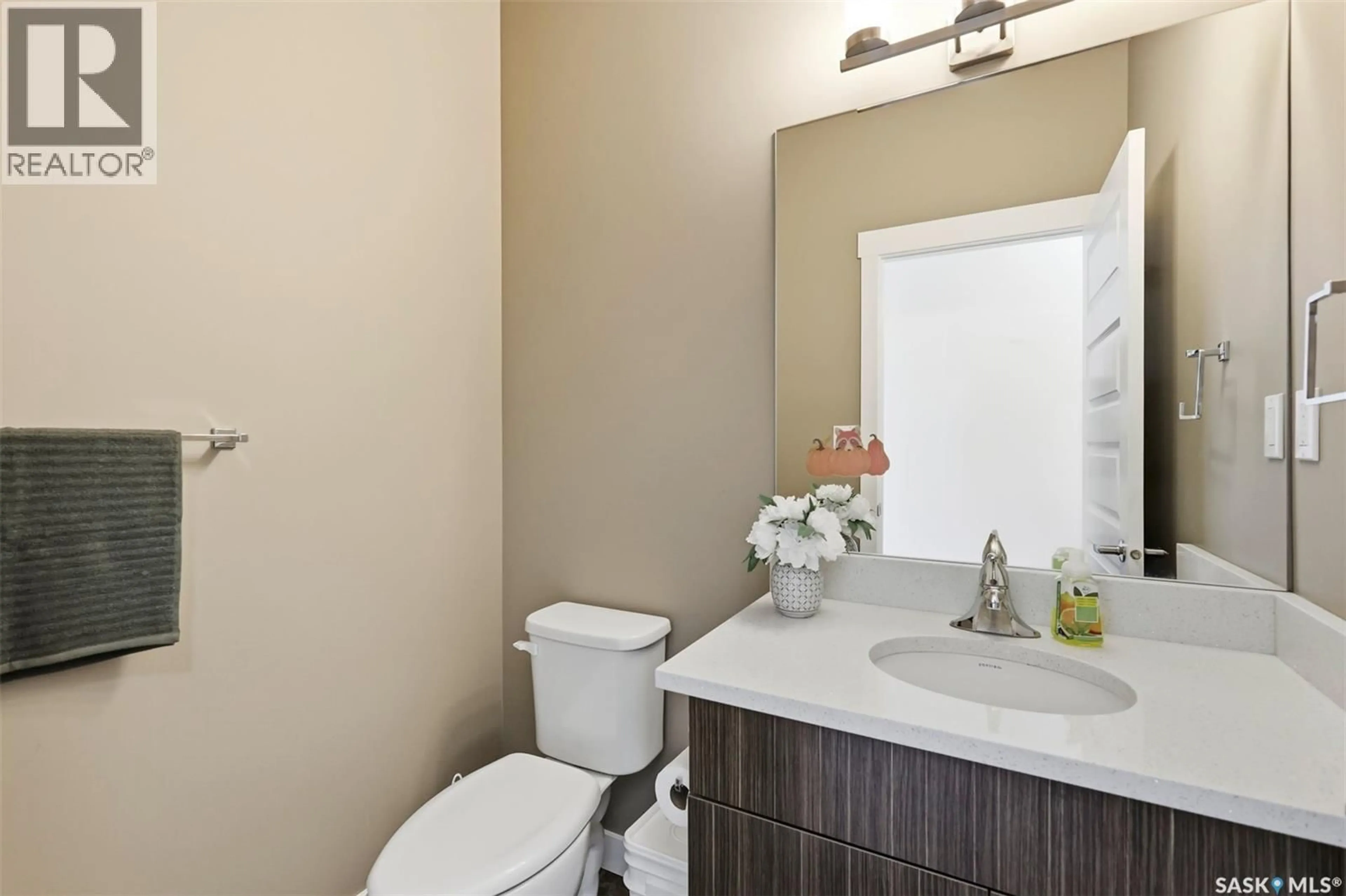 Standard bathroom, ceramic/tile floor for 510 - 31 KLOPPENBURG CRESCENT, Saskatoon Saskatchewan S7W0X8