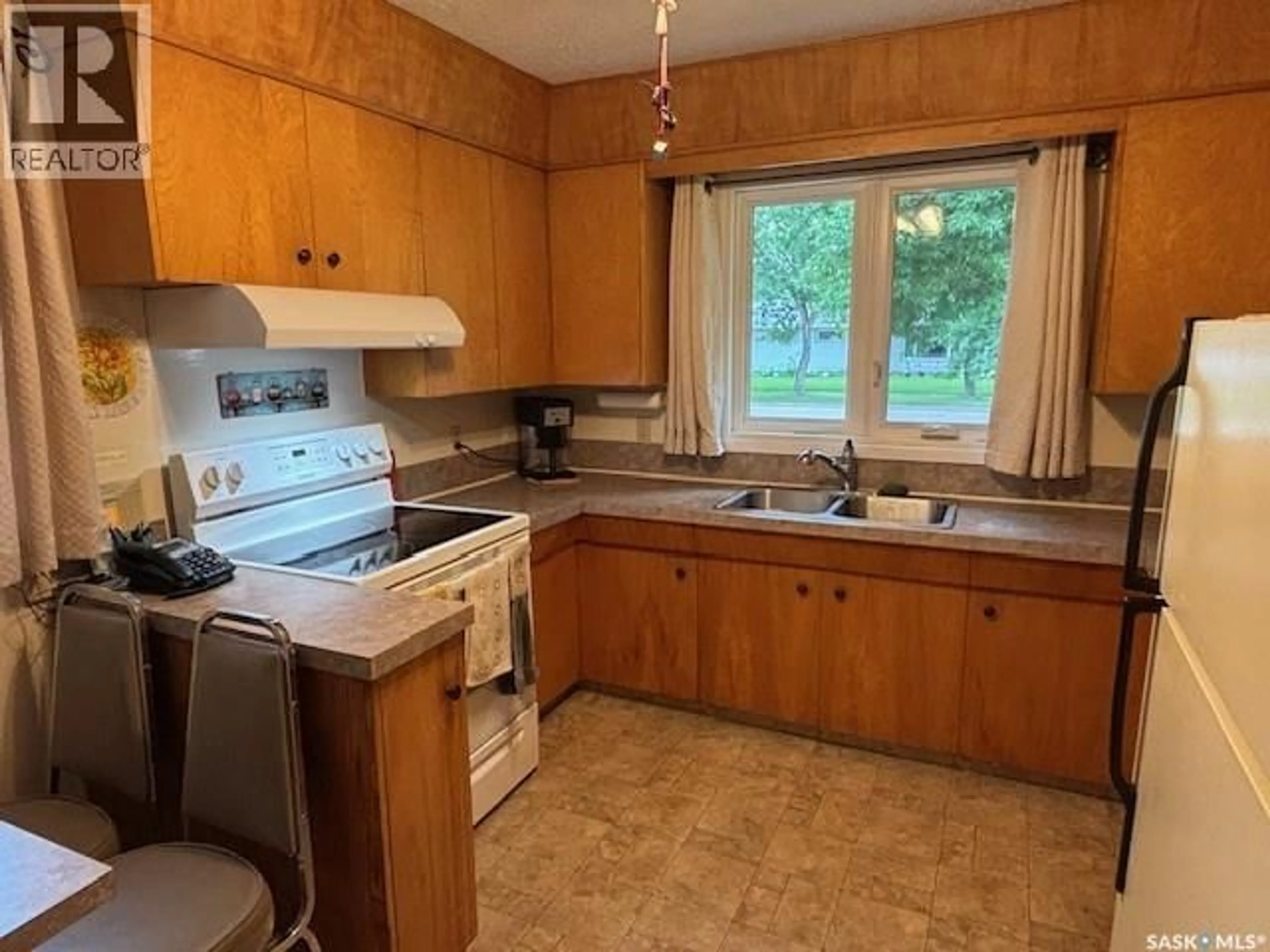 Standard kitchen, unknown for 1009 MAIN STREET, Canora Saskatchewan S0A0L0