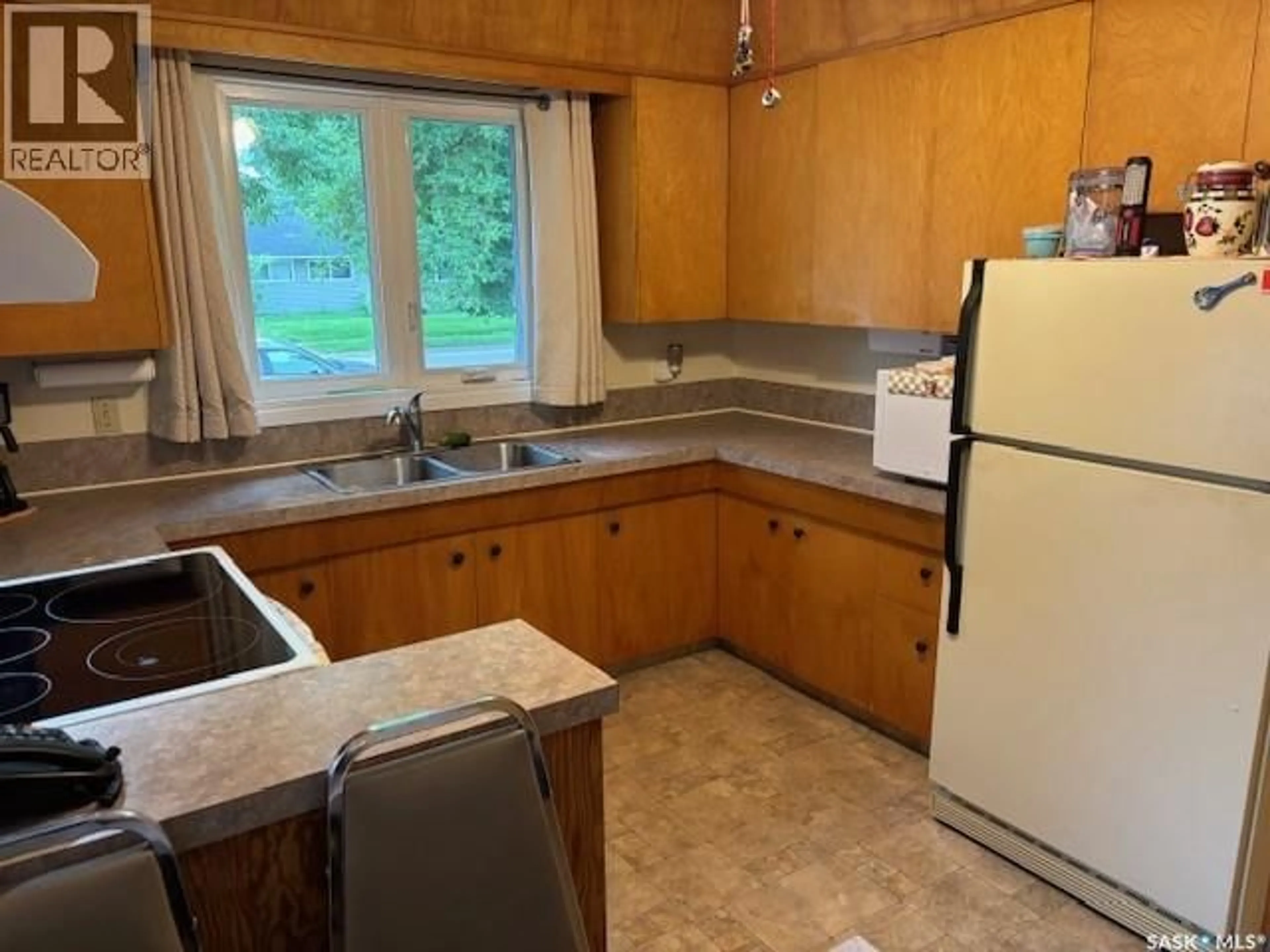 Standard kitchen, unknown for 1009 MAIN STREET, Canora Saskatchewan S0A0L0