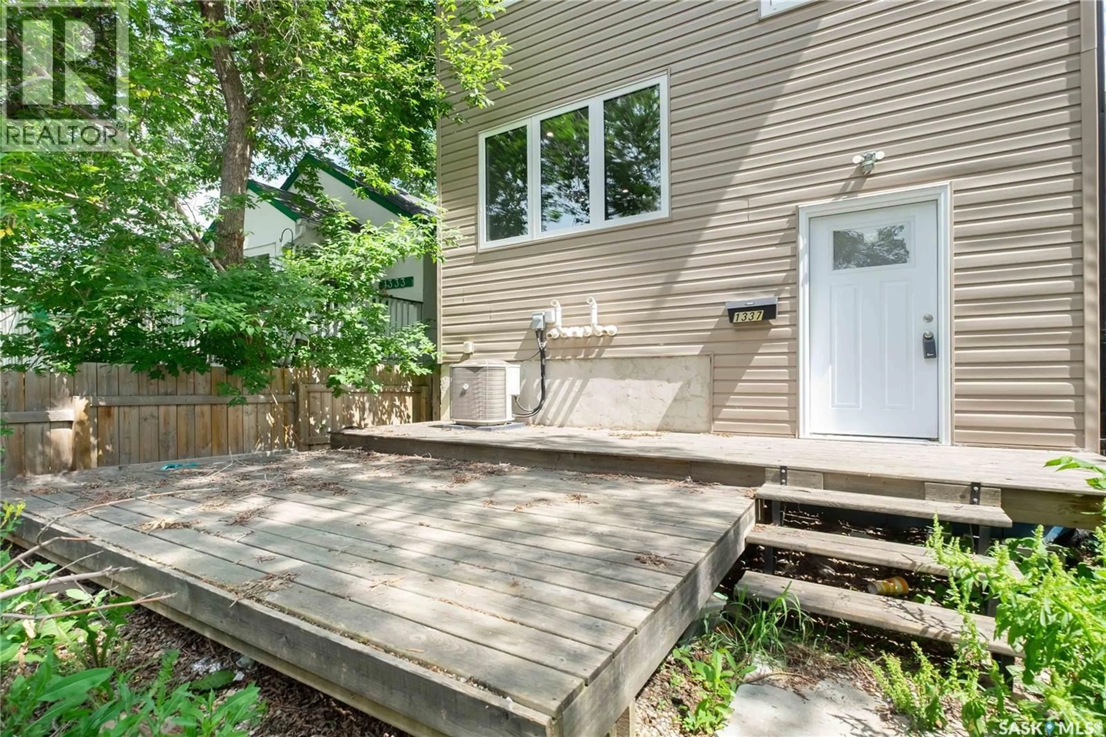 Patio, street for 1337 MONTAGUE STREET, Regina Saskatchewan S4T3J1