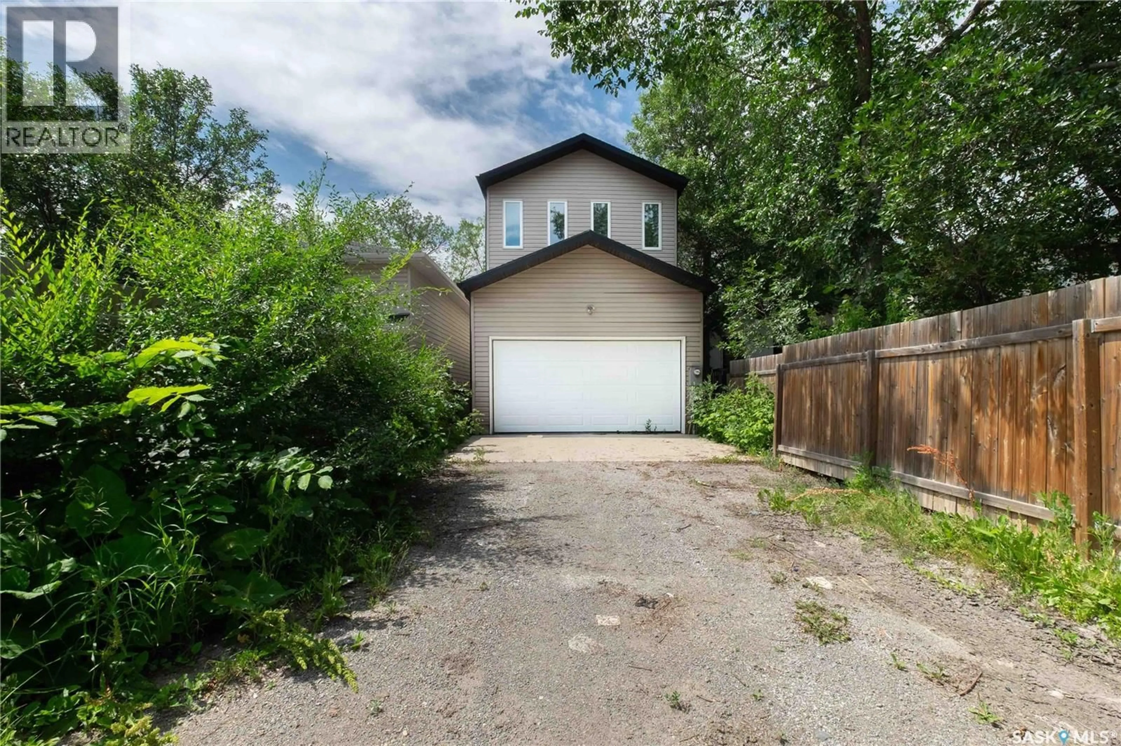 A pic from outside/outdoor area/front of a property/back of a property/a pic from drone, street for 1337 MONTAGUE STREET, Regina Saskatchewan S4T3J1