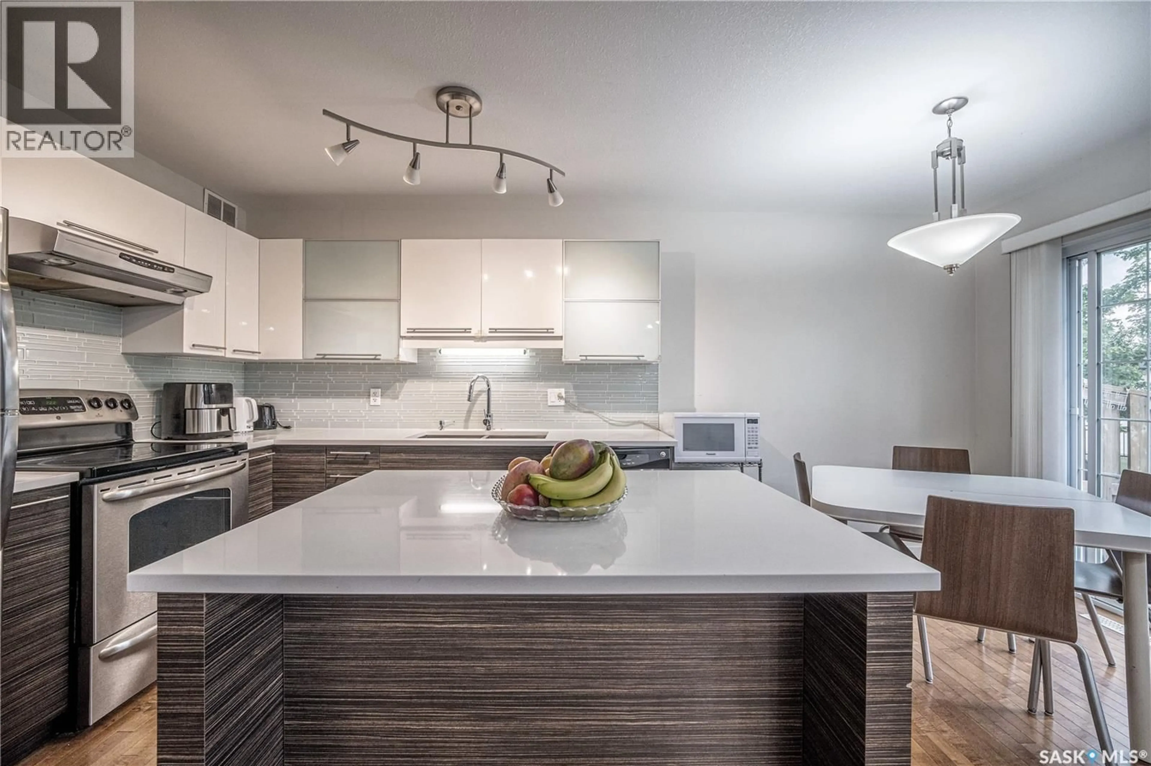 Contemporary kitchen, unknown for 307 - 710 GORDON ROAD, Saskatoon Saskatchewan S7T0J5