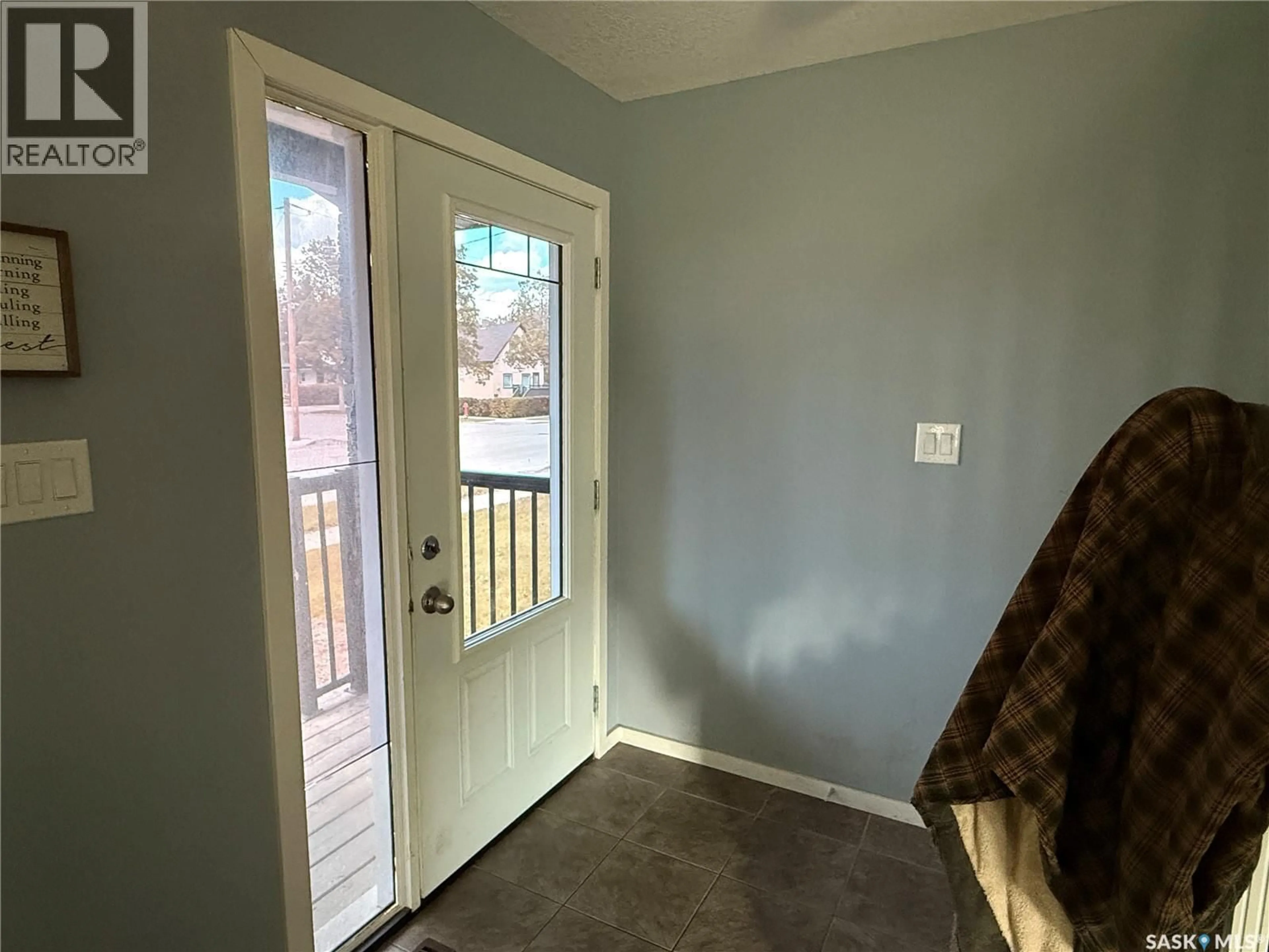 Indoor entryway for 802 PARK AVENUE, Weyburn Saskatchewan S4H0K2