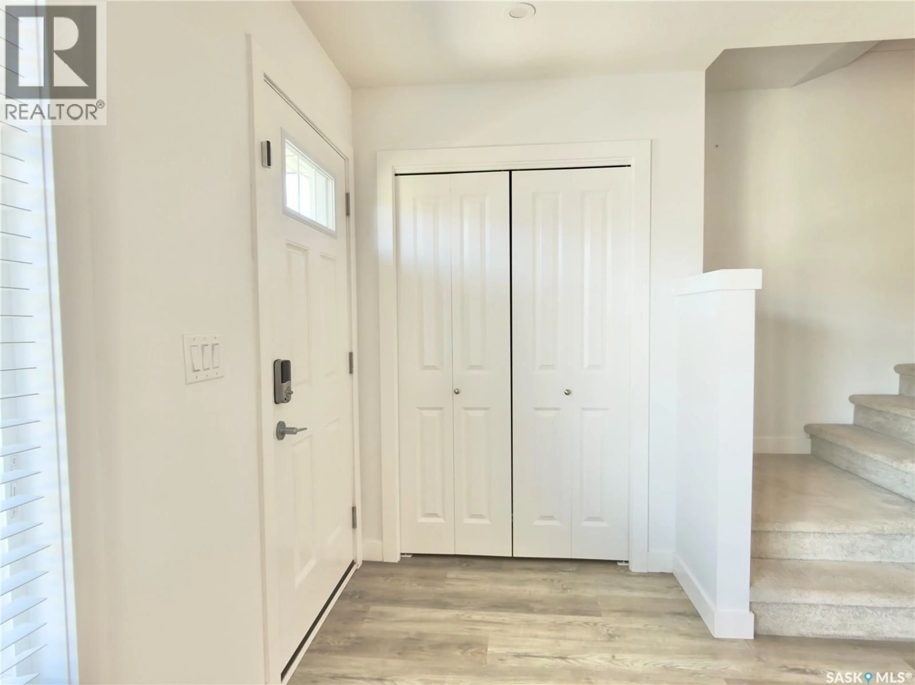 Indoor entryway for 128 WESTFIELD ROAD, Saskatoon Saskatchewan S7V0Z9