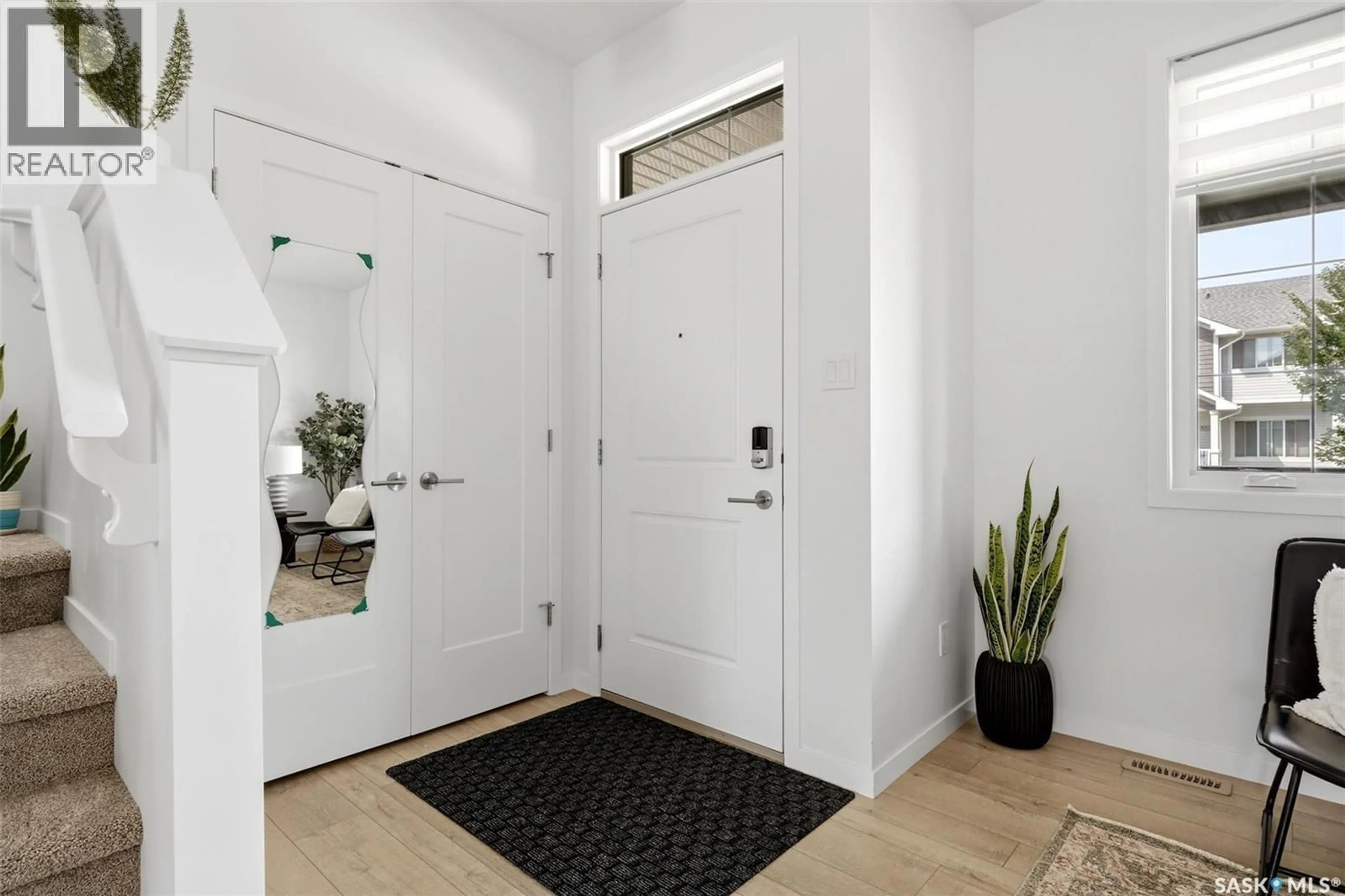 Indoor entryway for E - 5121 BUCKINGHAM DRIVE, Regina Saskatchewan S4V3S3
