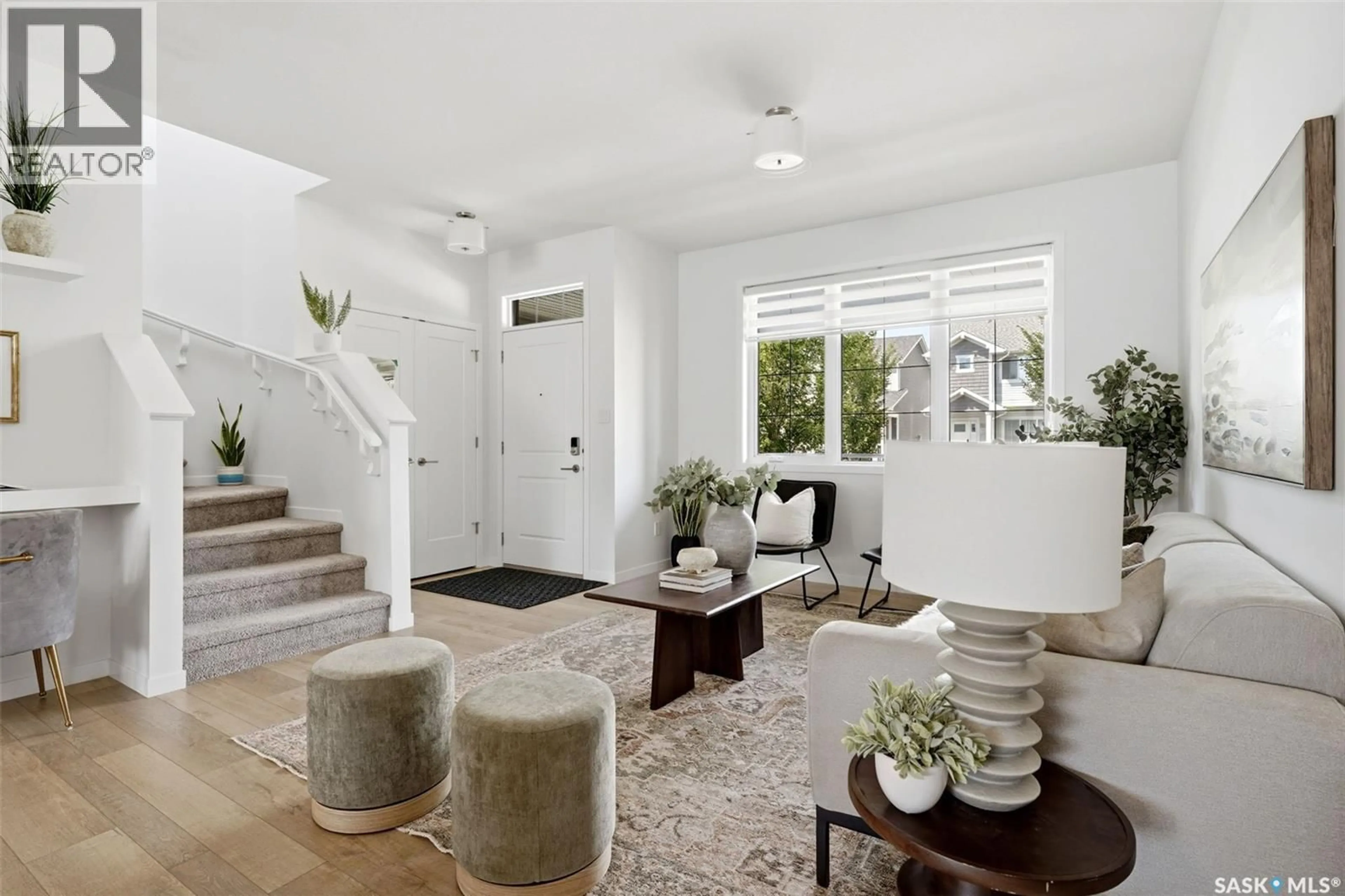 Indoor entryway for E - 5121 BUCKINGHAM DRIVE, Regina Saskatchewan S4V3S3