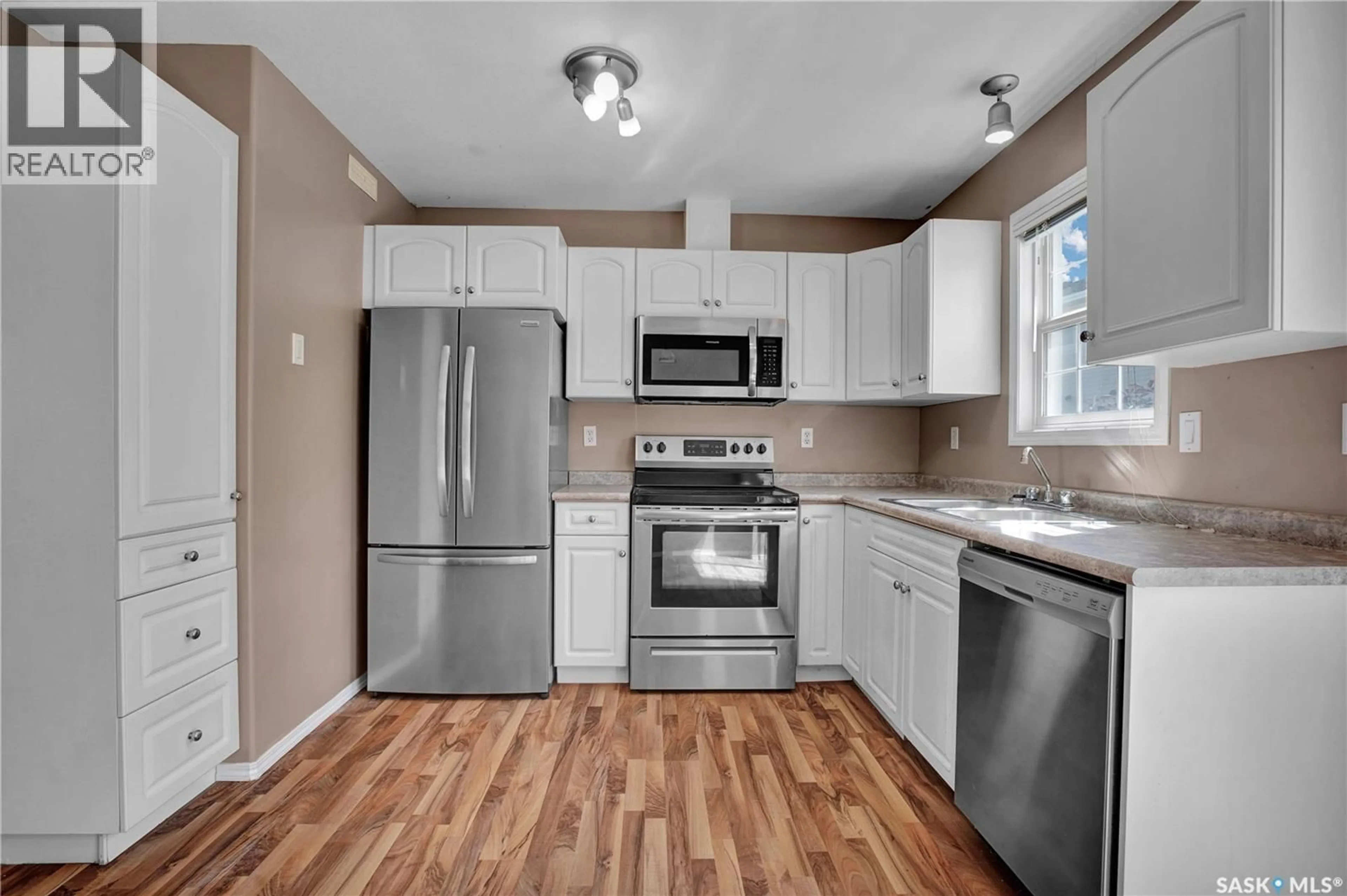 Standard kitchen, unknown for 29 243 HEROLD TERRACE, Saskatoon Saskatchewan S7T0K9