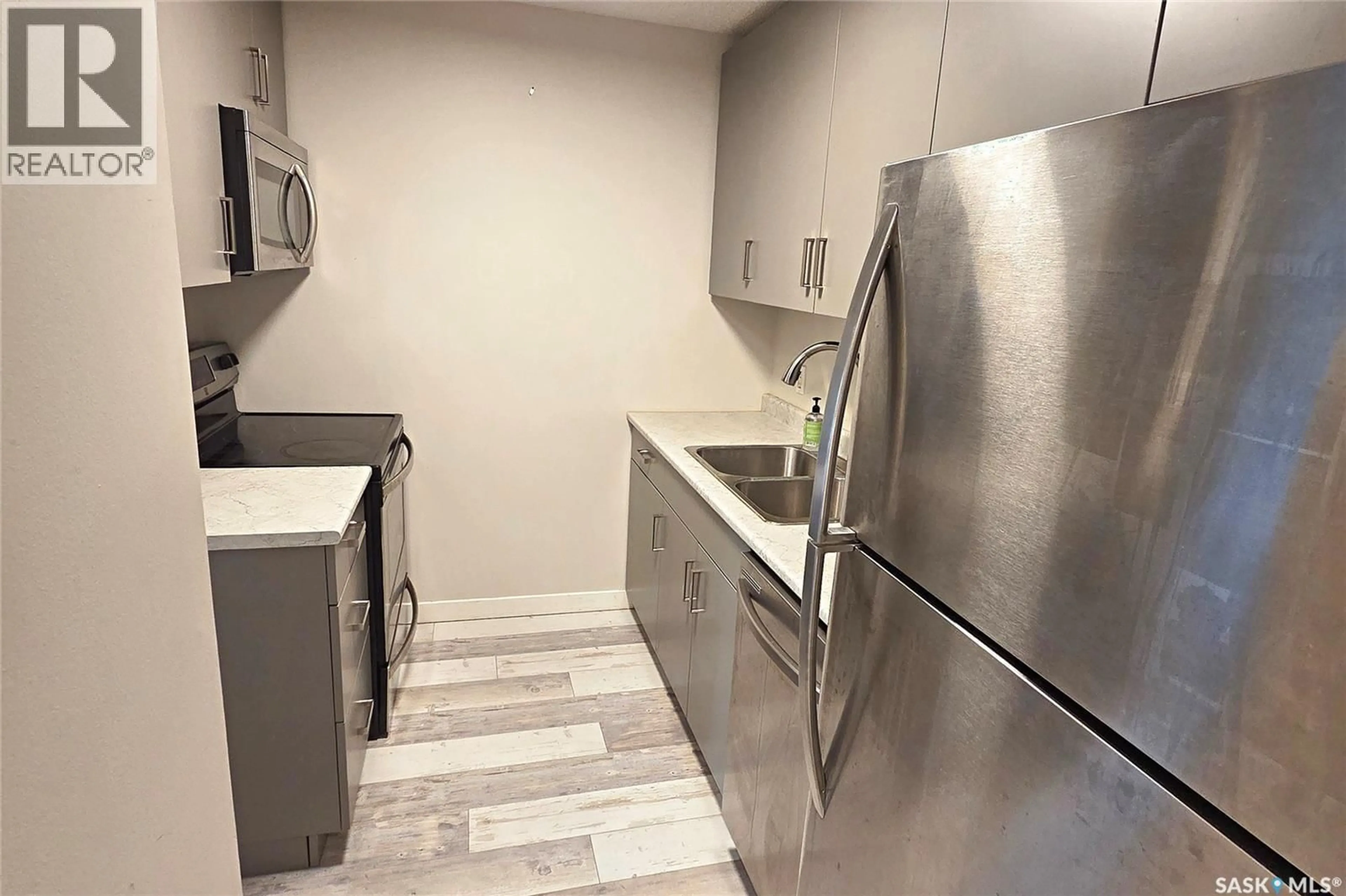 Standard kitchen, unknown for 115th E - 1724 425 STREET, Saskatoon Saskatchewan S7N2E5