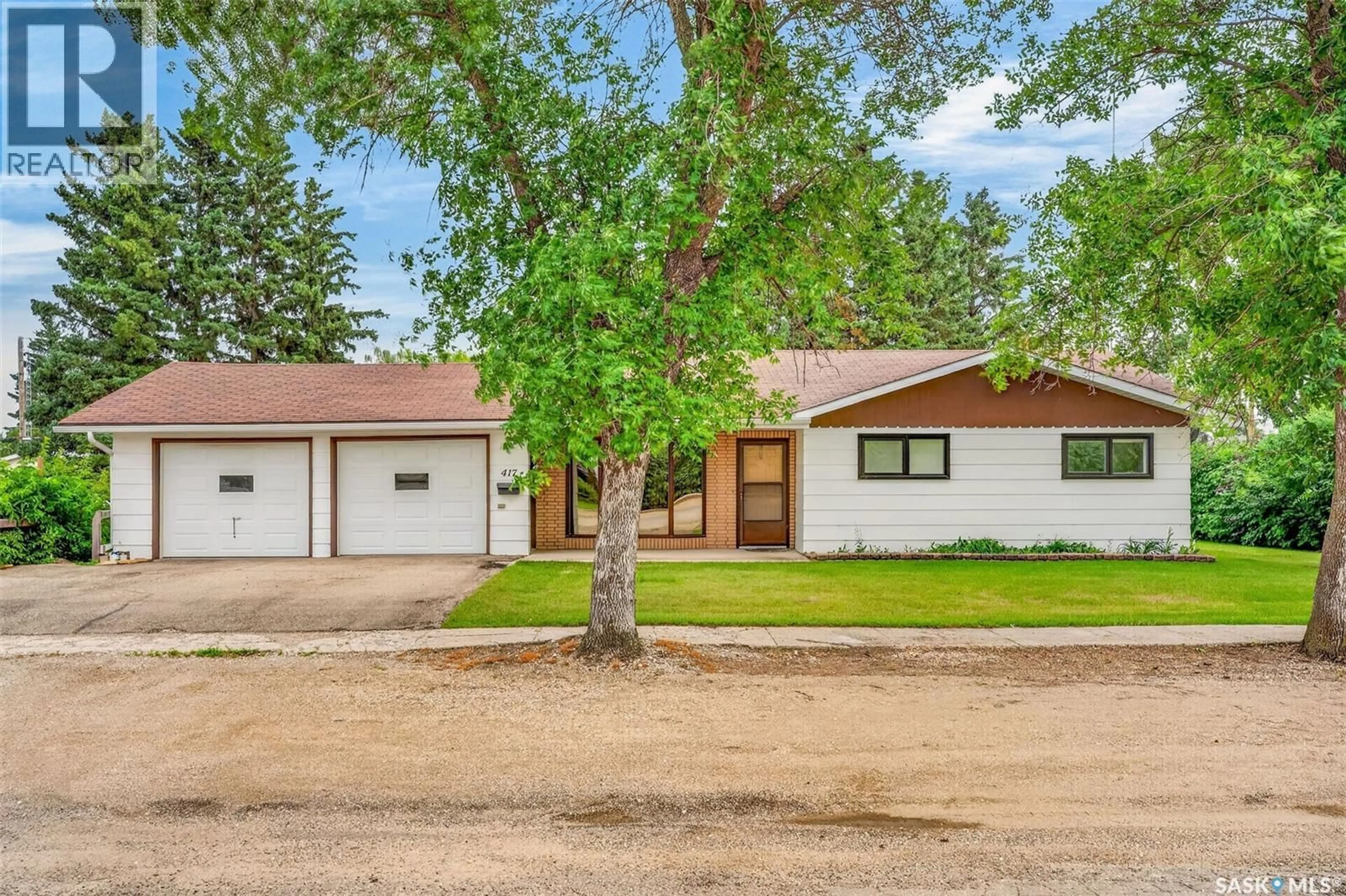 Home with vinyl exterior material, street for 417 2ND AVENUE, Naicam Saskatchewan S0K2Z0