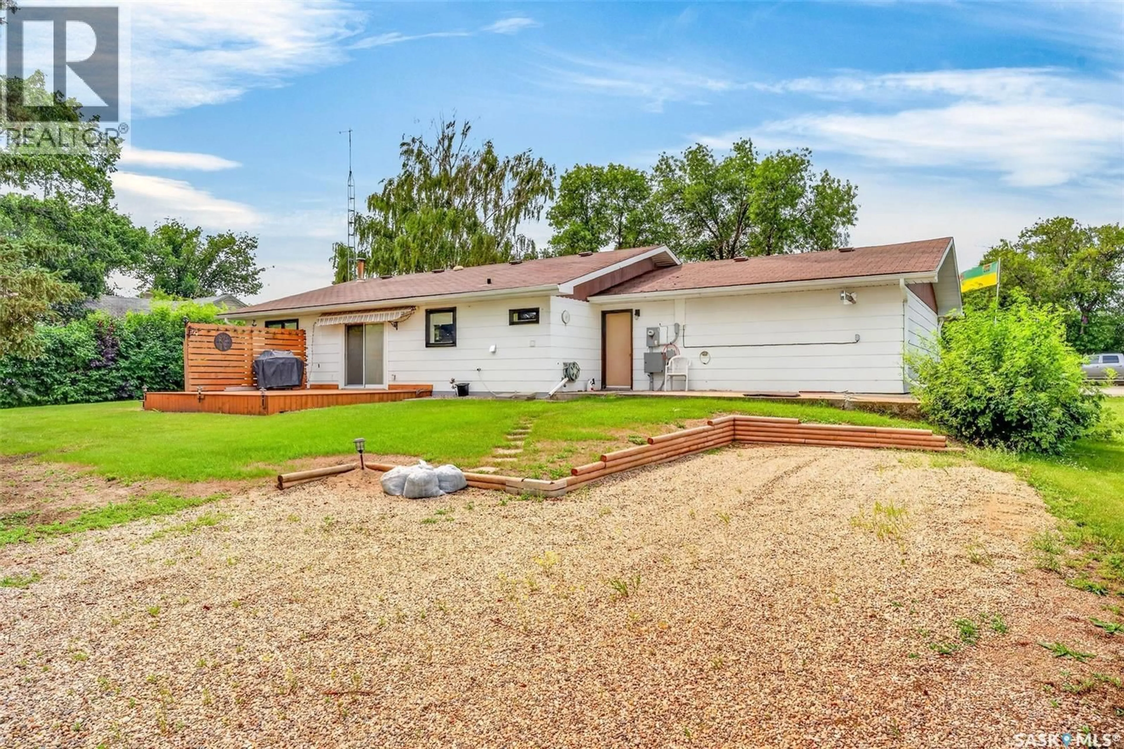 Home with vinyl exterior material, street for 417 2ND AVENUE, Naicam Saskatchewan S0K2Z0