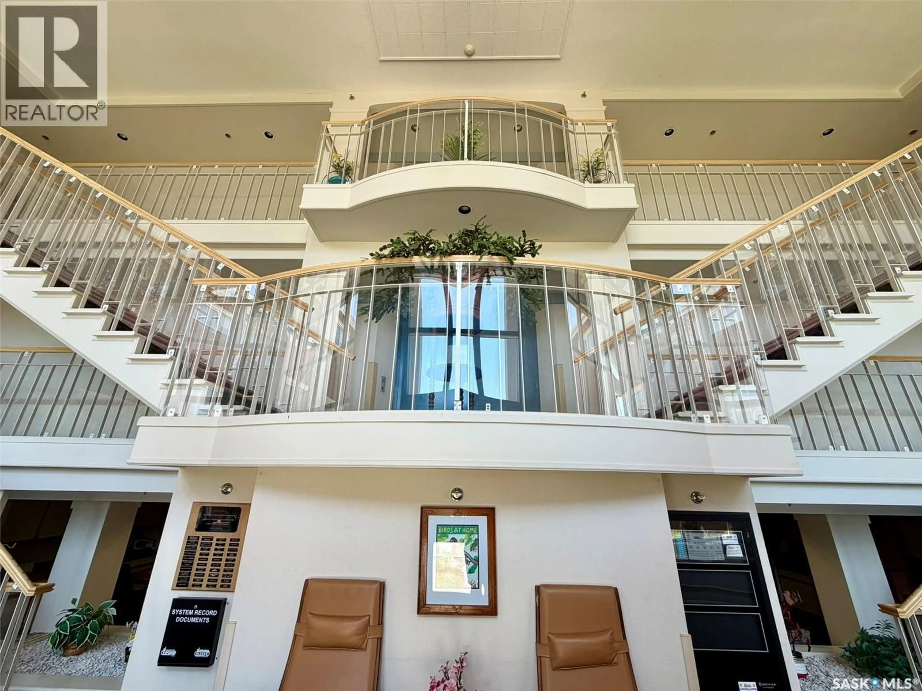 Indoor foyer for 109 - 2536 PARLIAMENT AVENUE, Regina Saskatchewan S4S4H1