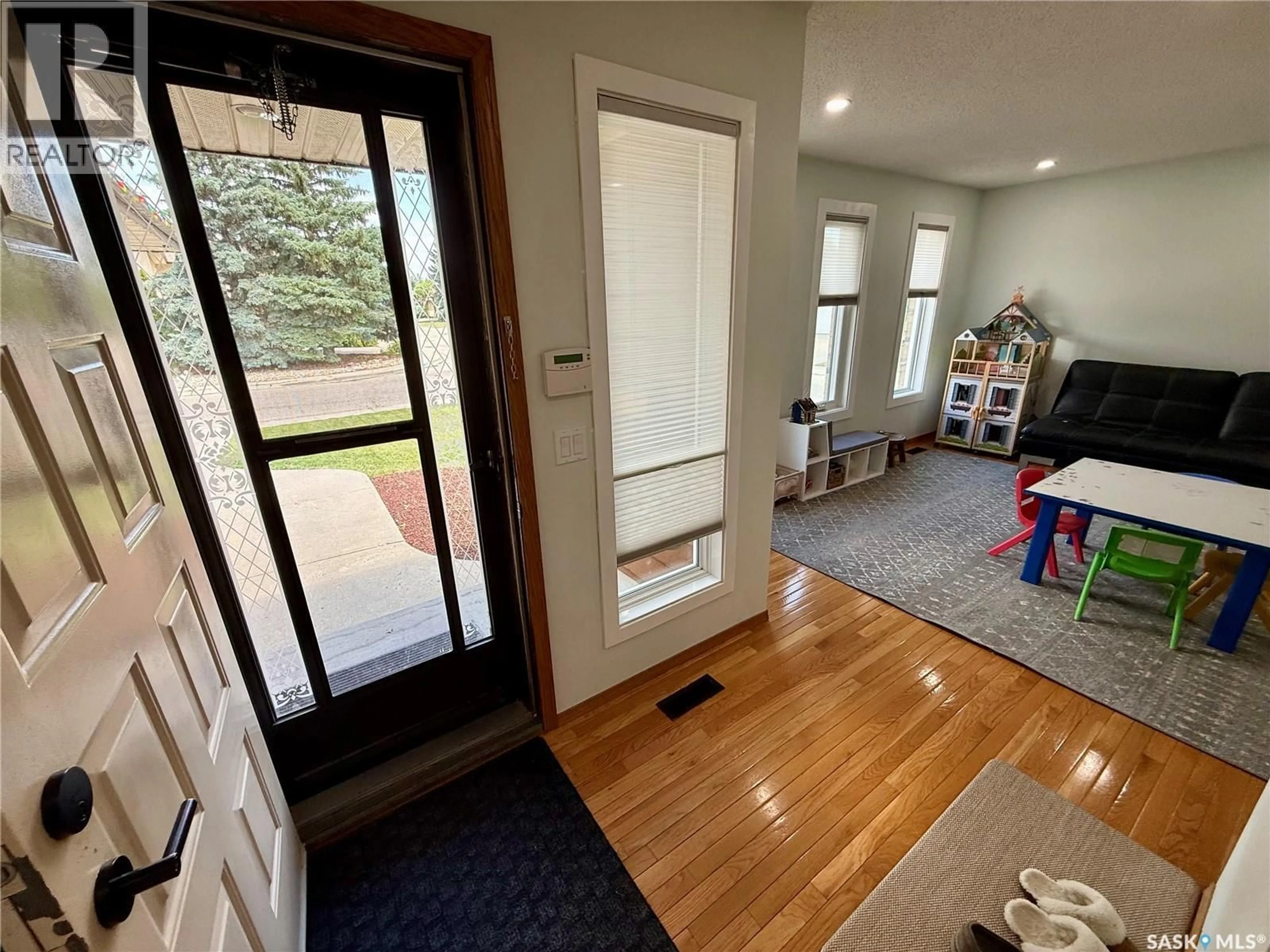 Indoor entryway for E - 2746 POPLAR PLACE, Regina Saskatchewan S4V1K8