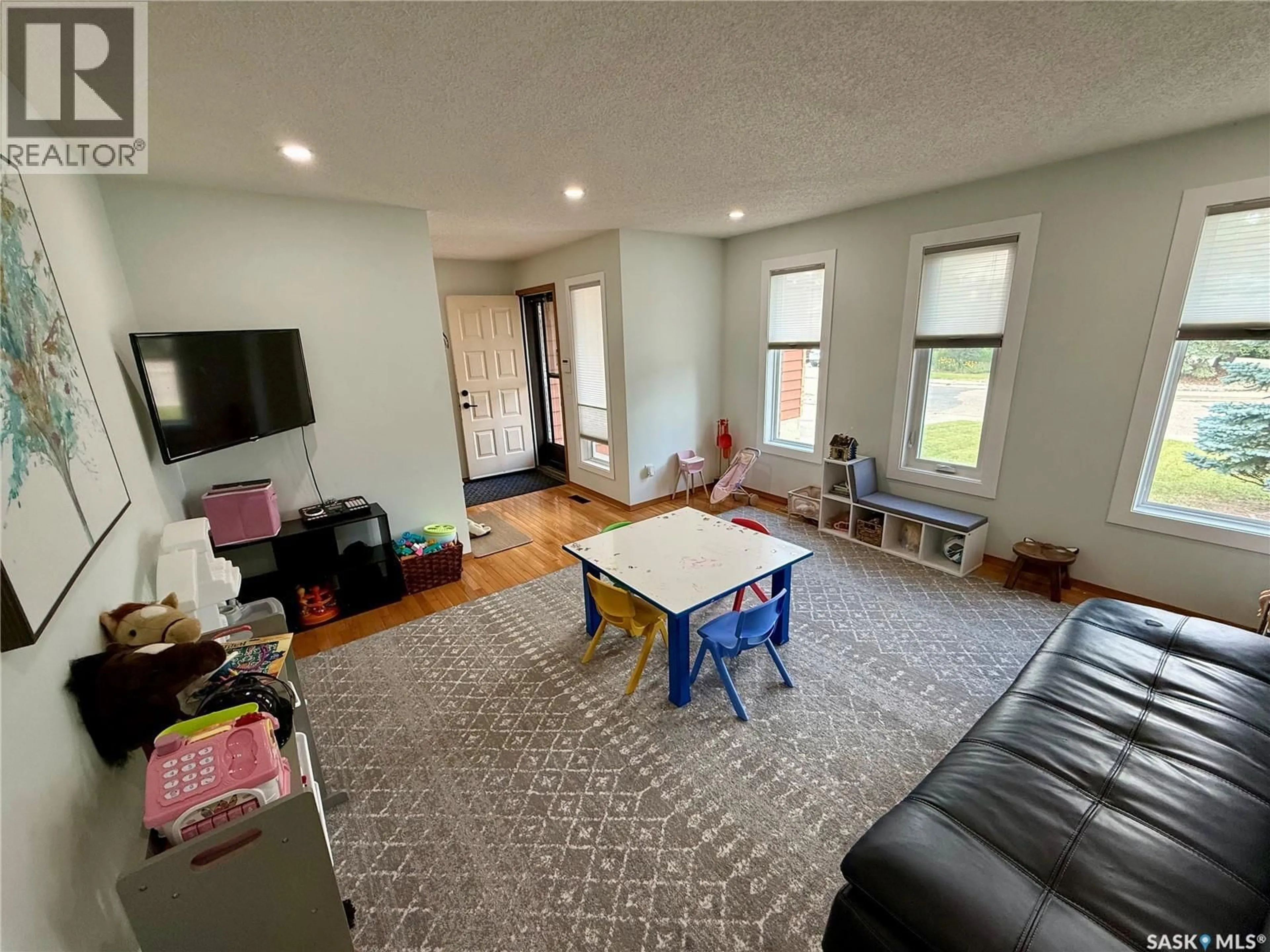 A pic of a room for E - 2746 POPLAR PLACE, Regina Saskatchewan S4V1K8