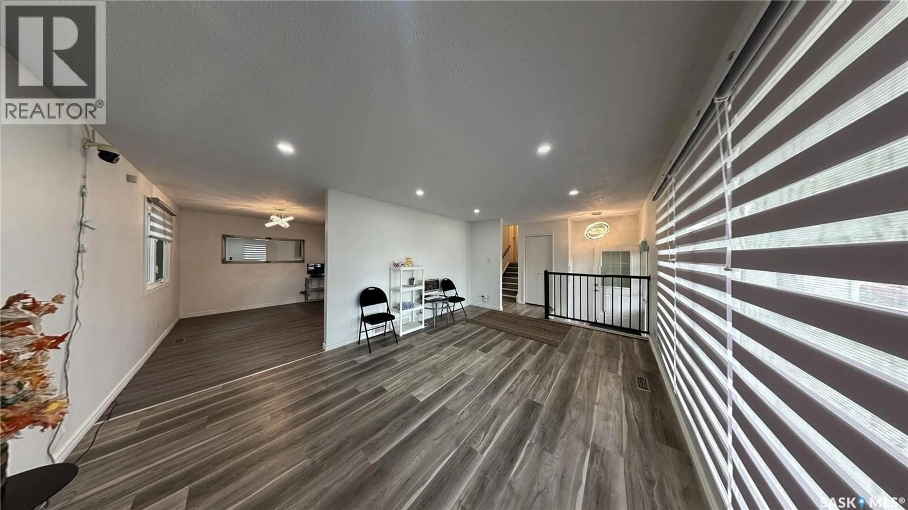 Indoor foyer for 2 MCDOUGALL CRESCENT, Saskatoon Saskatchewan S7L5C1