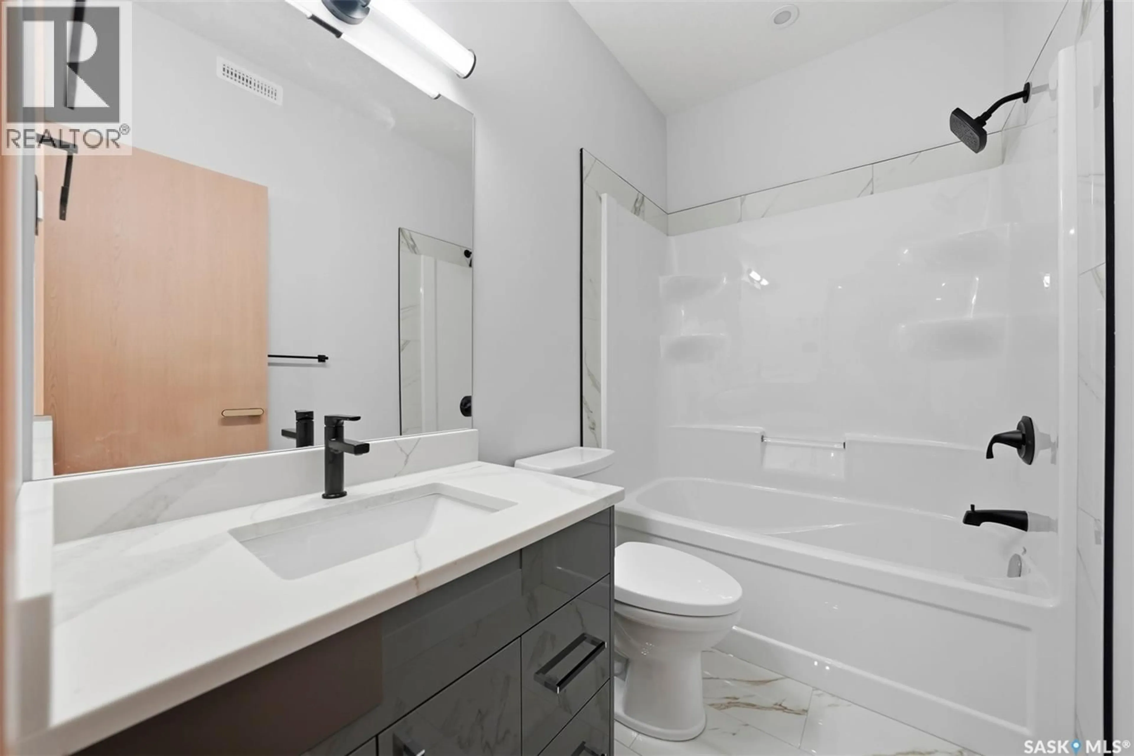 Standard bathroom, ceramic/tile floor for 150 SHARMA LANE, Saskatoon Saskatchewan S7W1J1