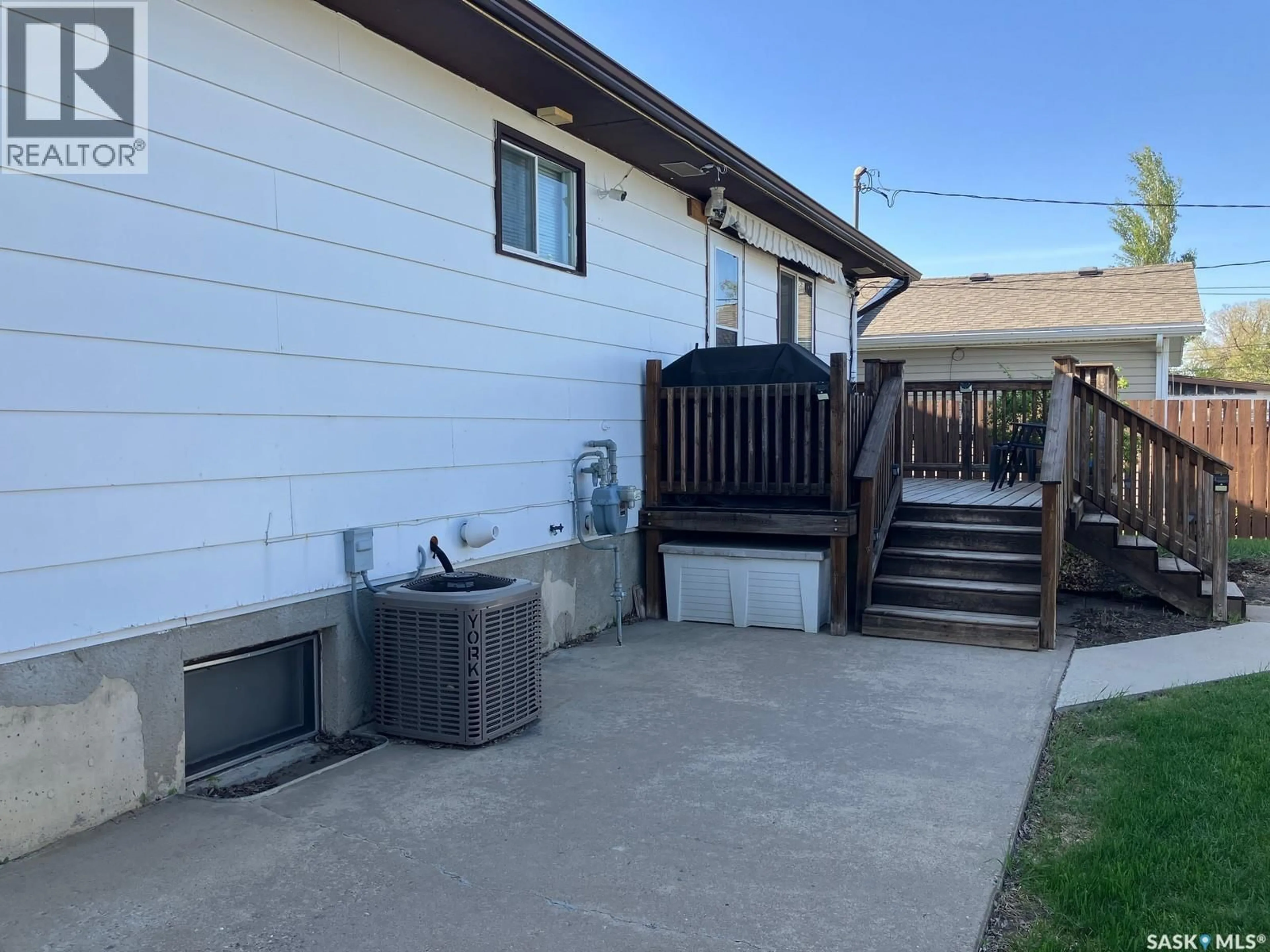 Patio, street for 1103 3RD STREET, Nipawin Saskatchewan S0E1E0