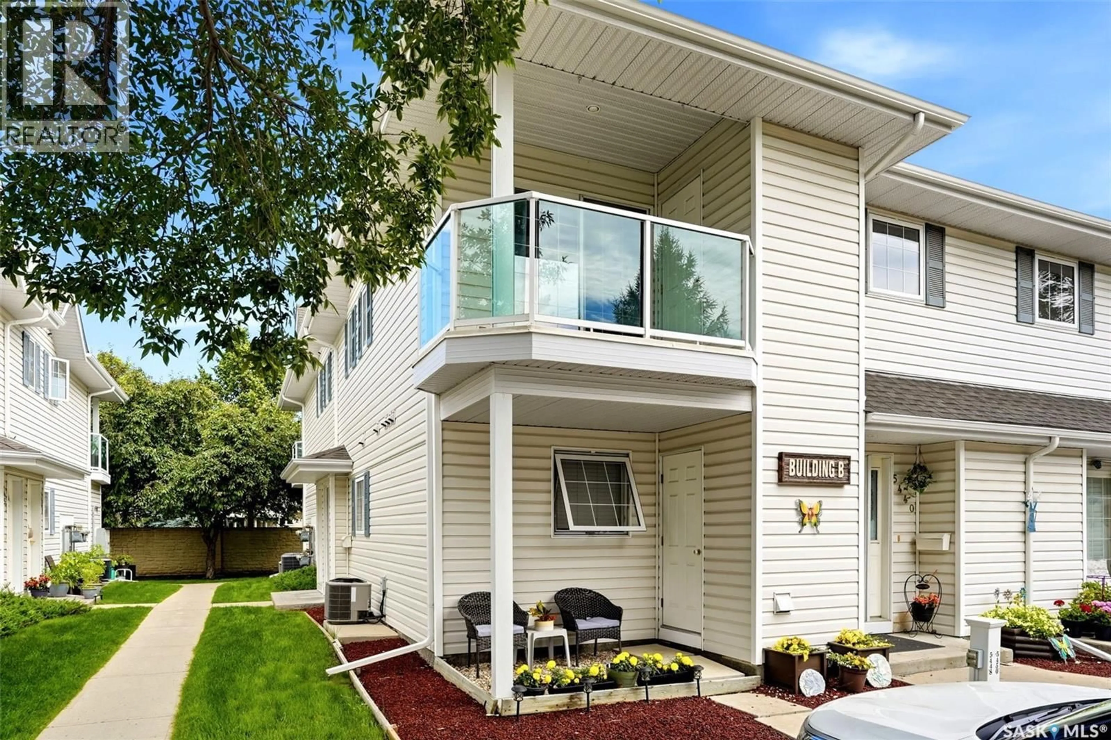 Home with vinyl exterior material, street for 5442 ROCHDALE BOULEVARD, Regina Saskatchewan S4X4P1