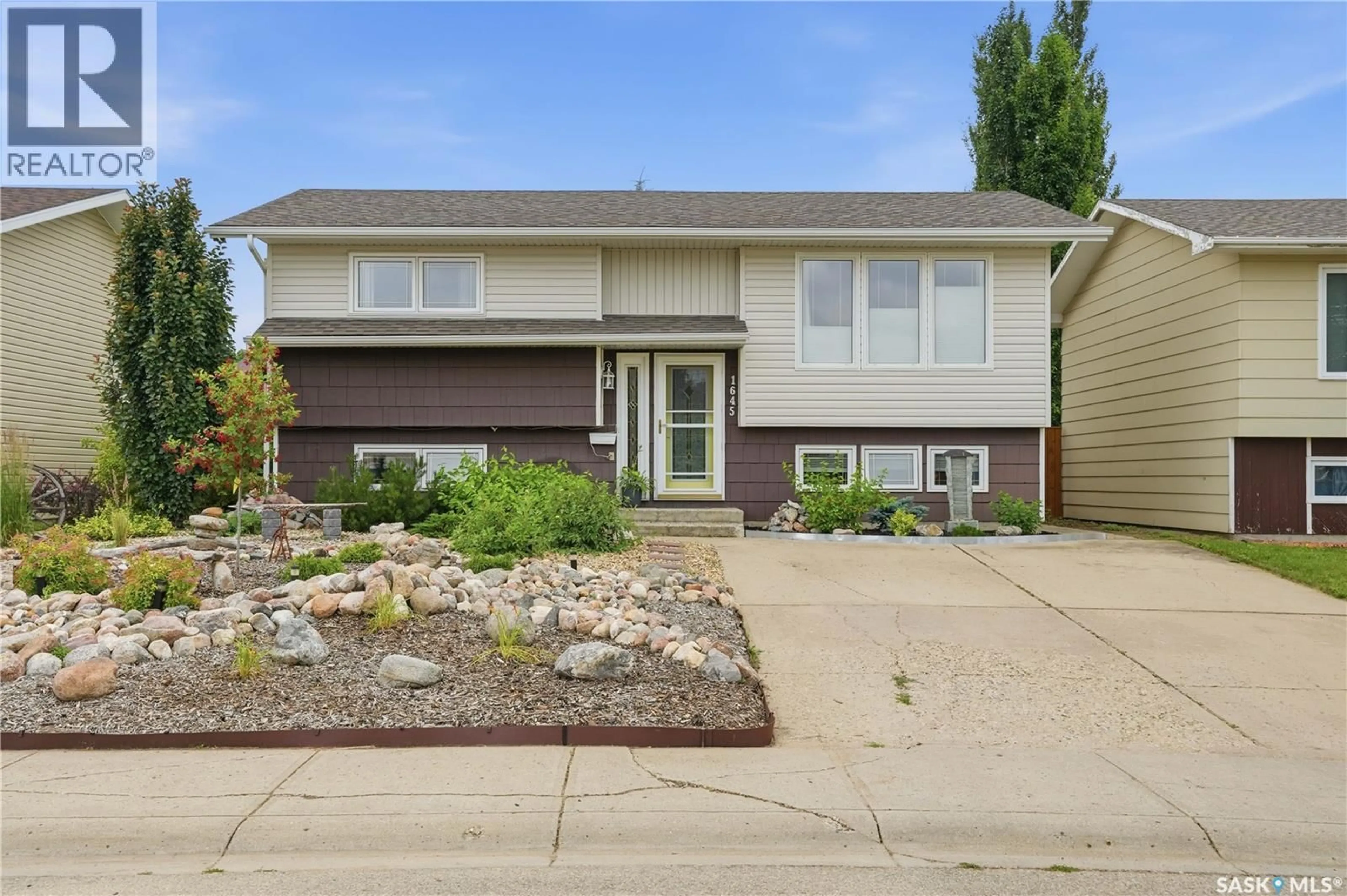 Home with vinyl exterior material, street for 1645 SMITH STREET, Moose Jaw Saskatchewan S6K1A7