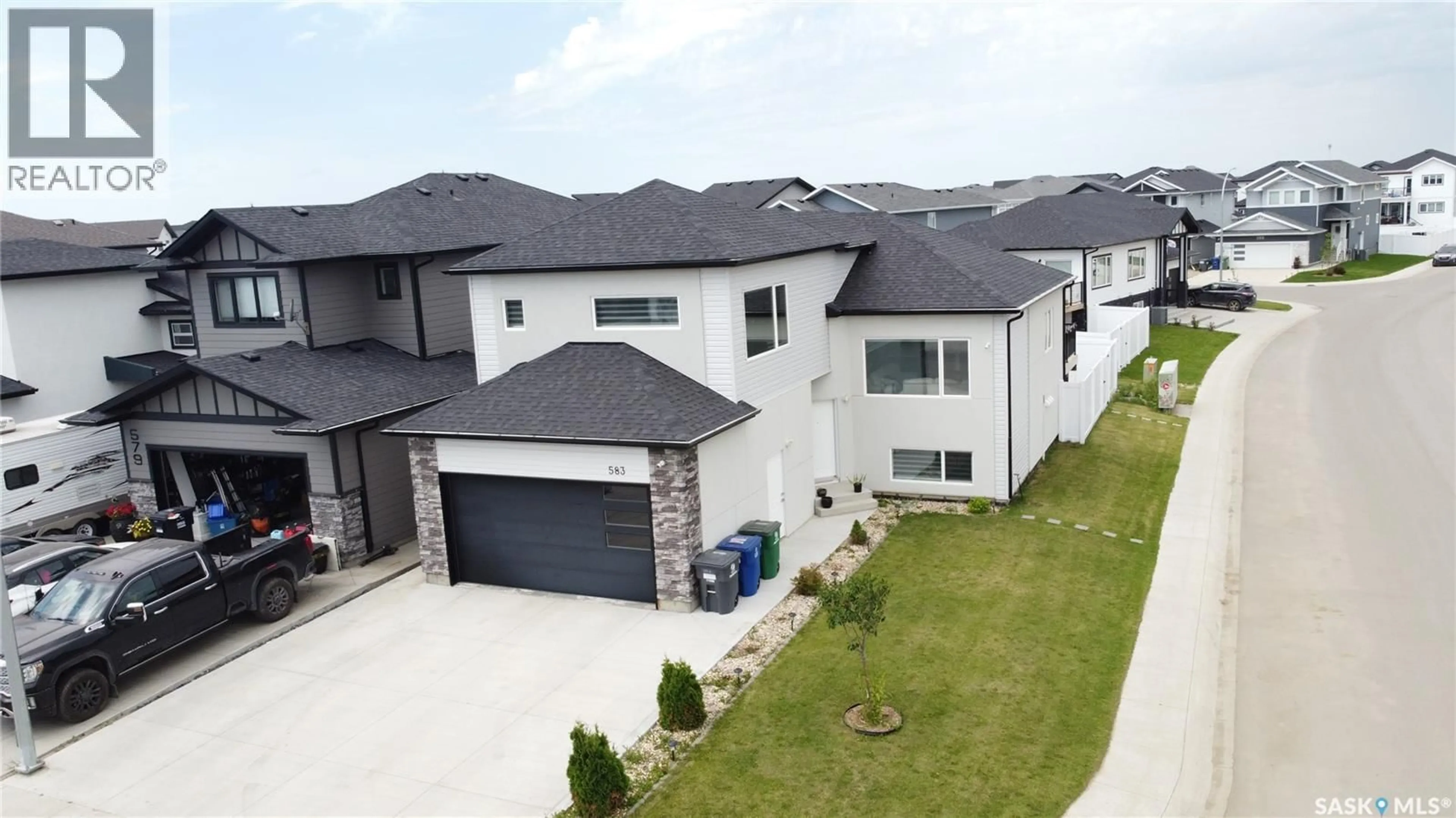 A pic from outside/outdoor area/front of a property/back of a property/a pic from drone, street for 583 KALRA STREET, Saskatoon Saskatchewan S7W1E7