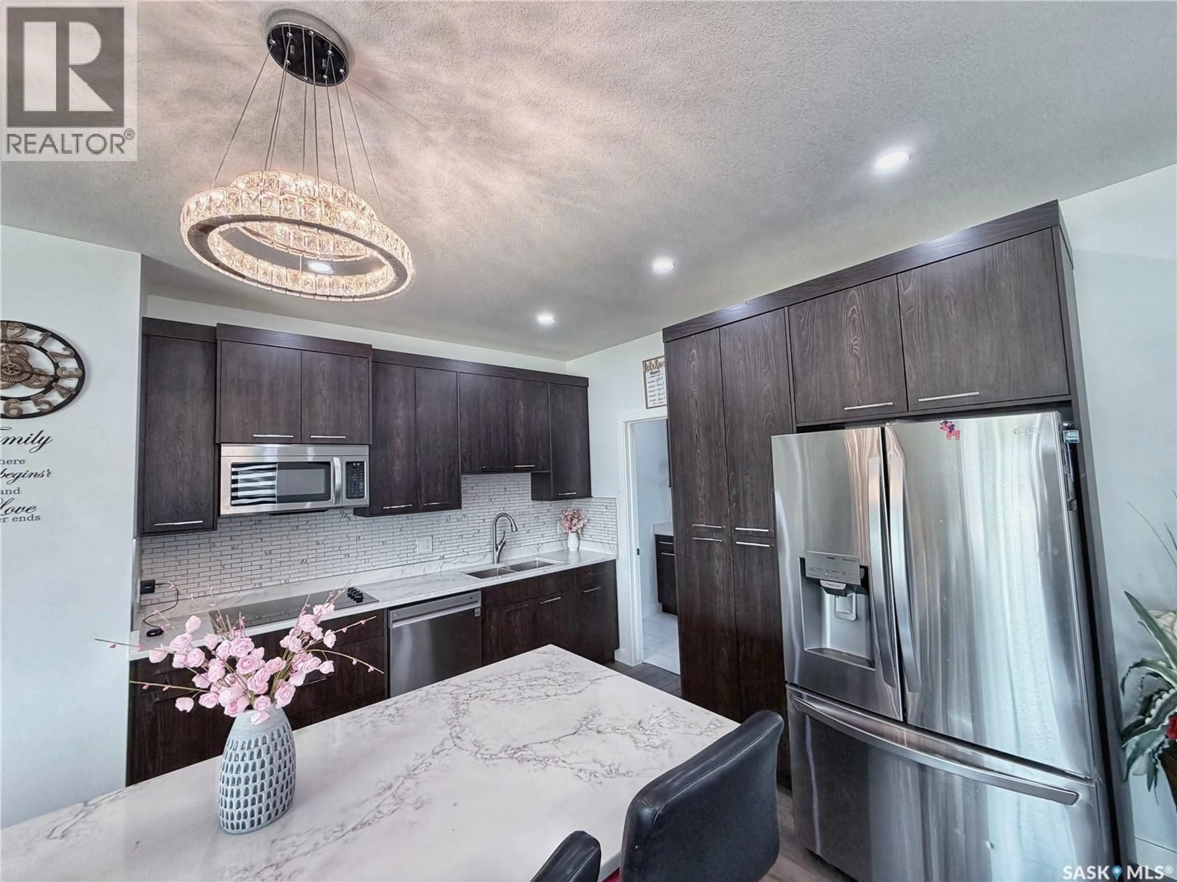 Contemporary kitchen, unknown for 583 KALRA STREET, Saskatoon Saskatchewan S7W1E7