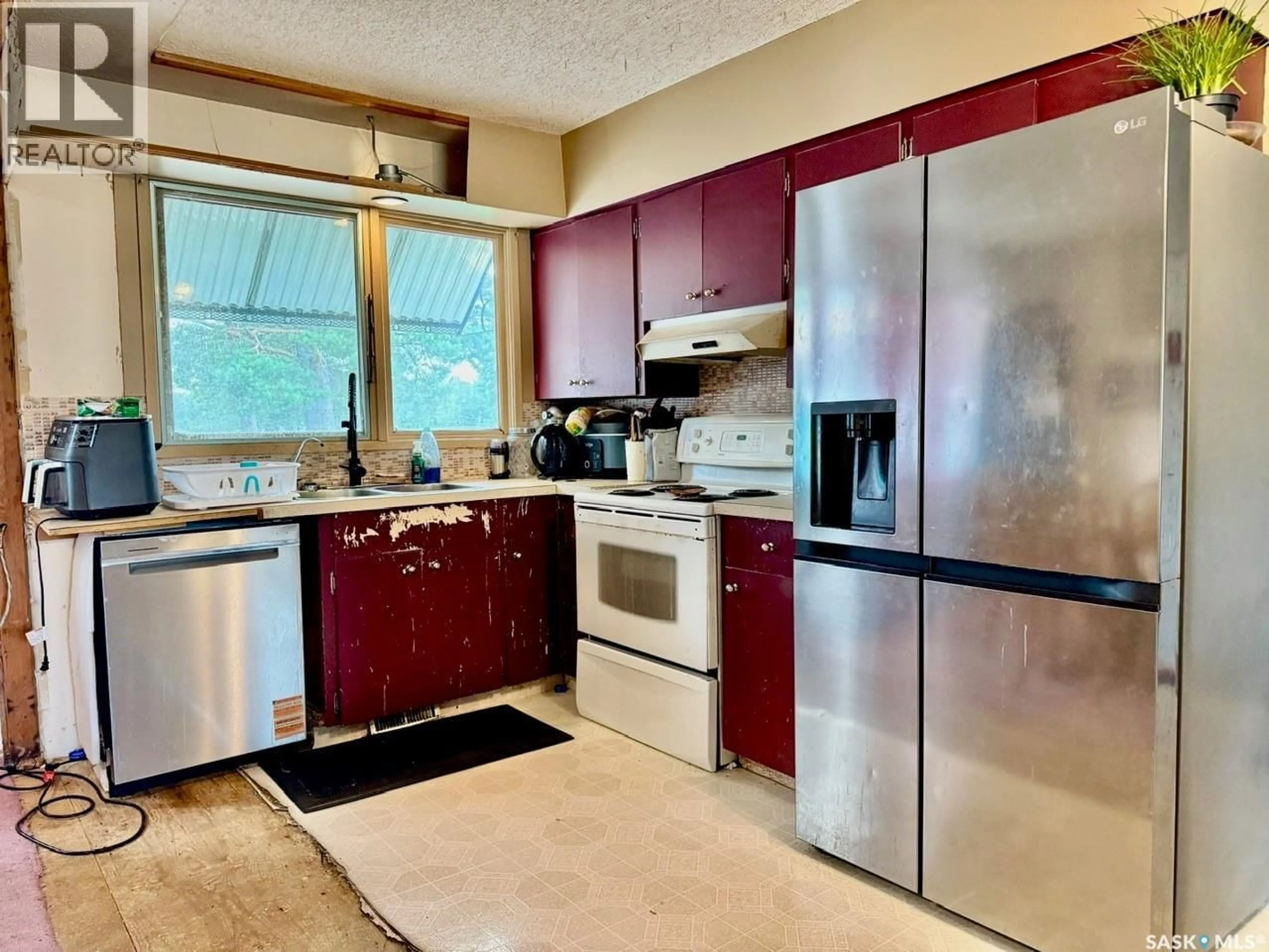 Standard kitchen, ceramic/tile floor for 11 VETSHOME DRIVE, Lanigan Saskatchewan S0K2M0
