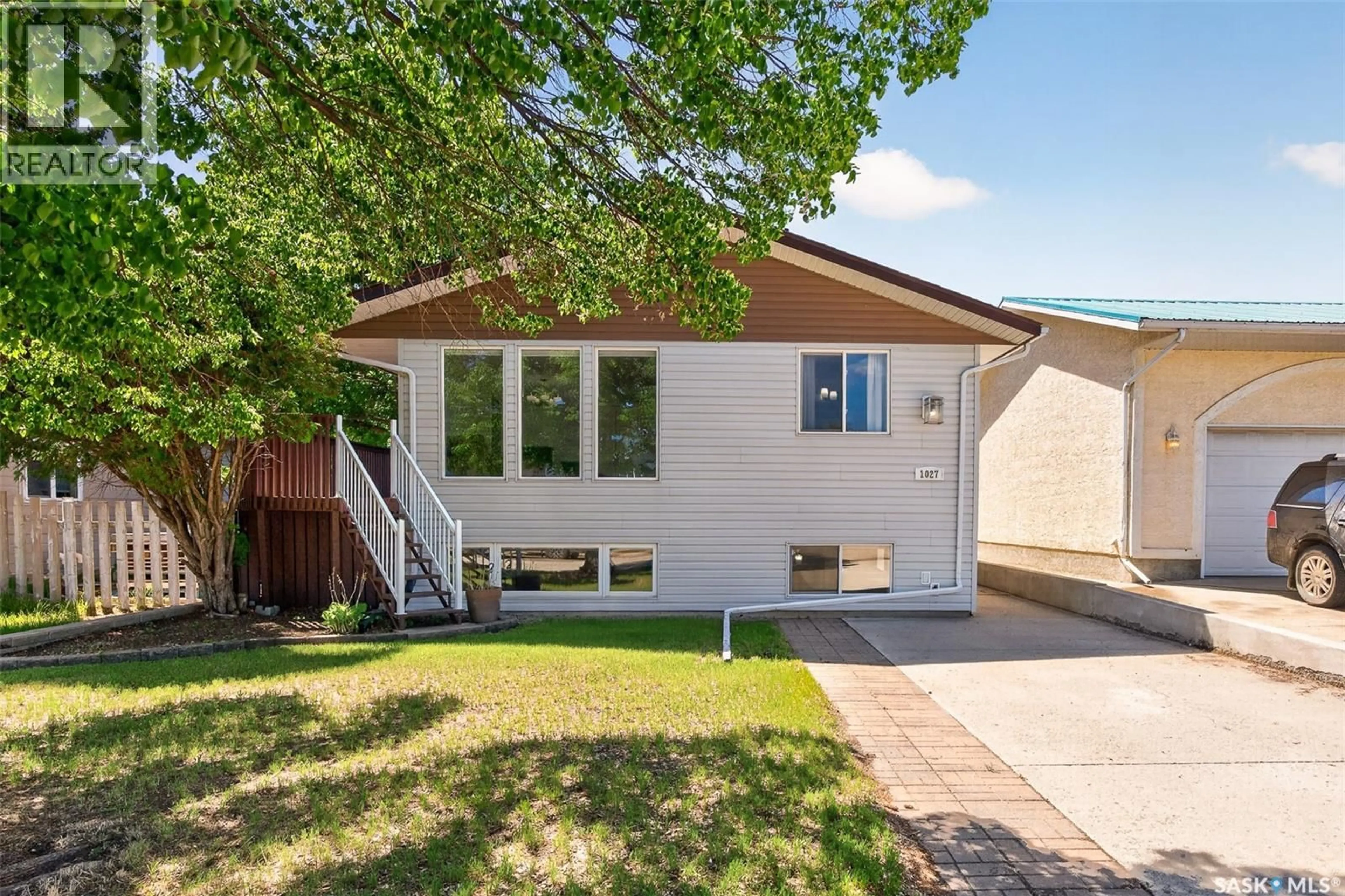 Home with vinyl exterior material, street for 1027 VAUGHAN STREET, Moose Jaw Saskatchewan S6H5P1