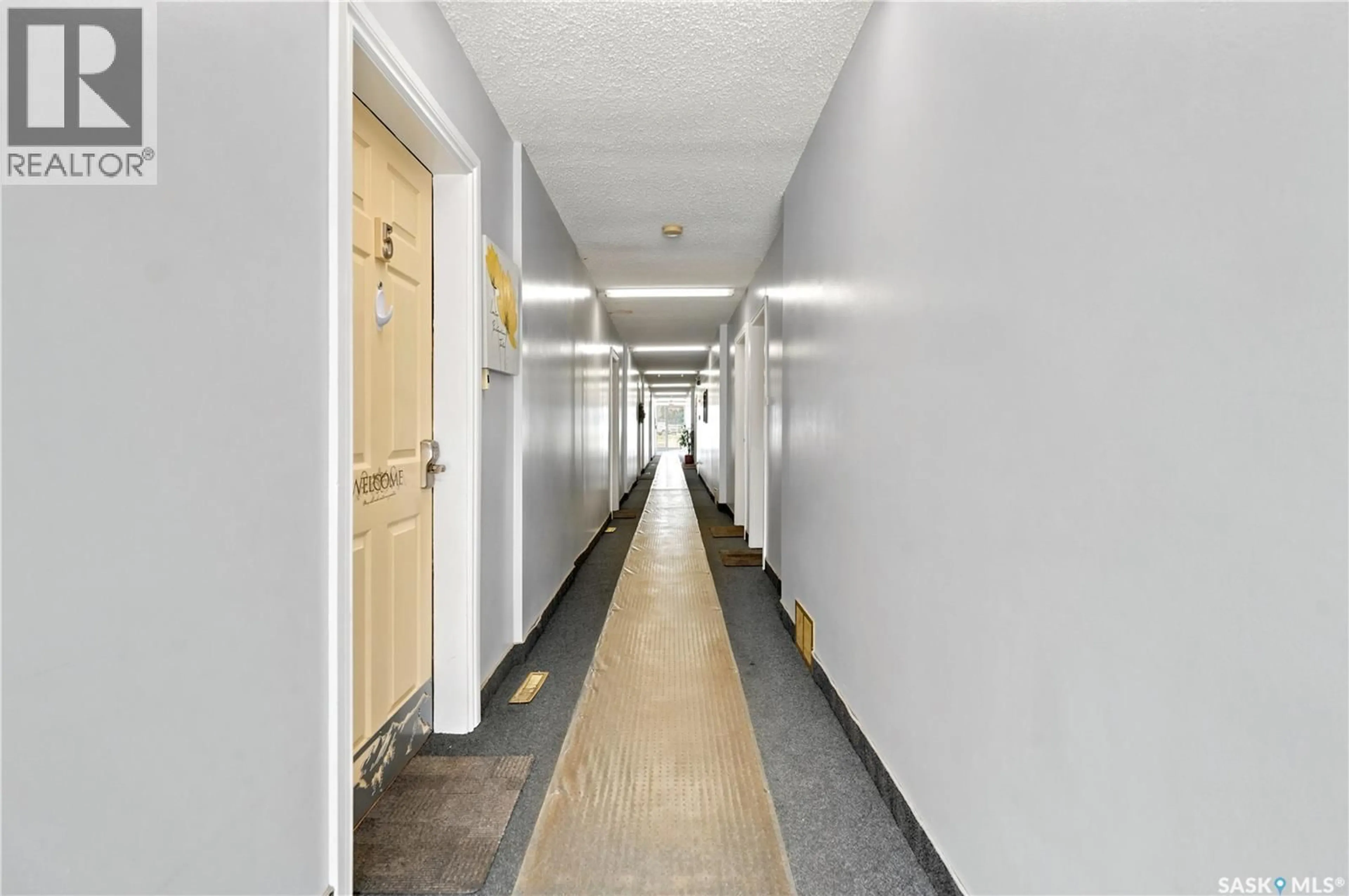 Indoor foyer for 6 1292 GORDON ROAD, Moose Jaw Saskatchewan S6H3E5