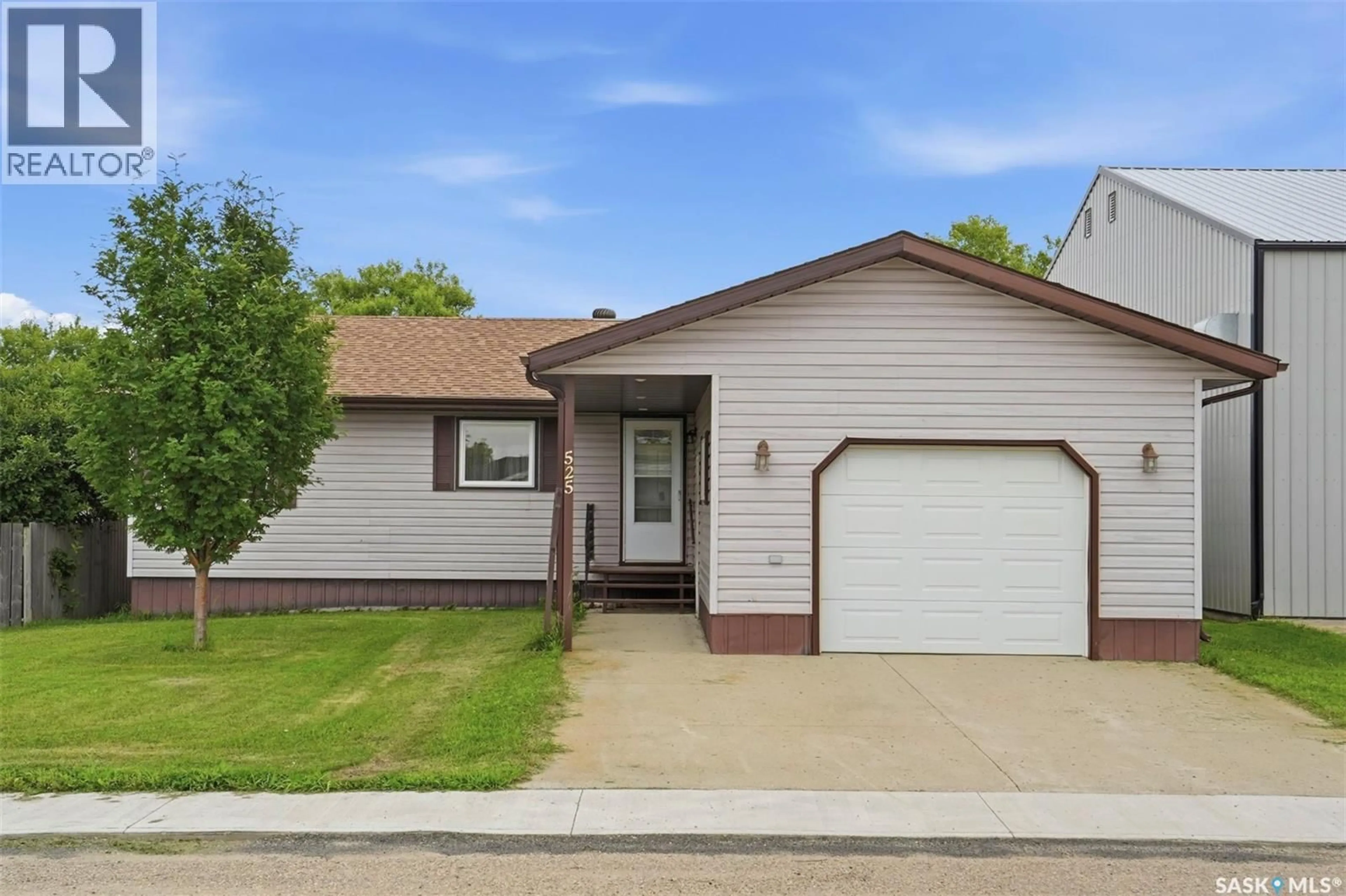 Home with vinyl exterior material, street for 525 KIRBY STREET, Bruno Saskatchewan S0K0S0