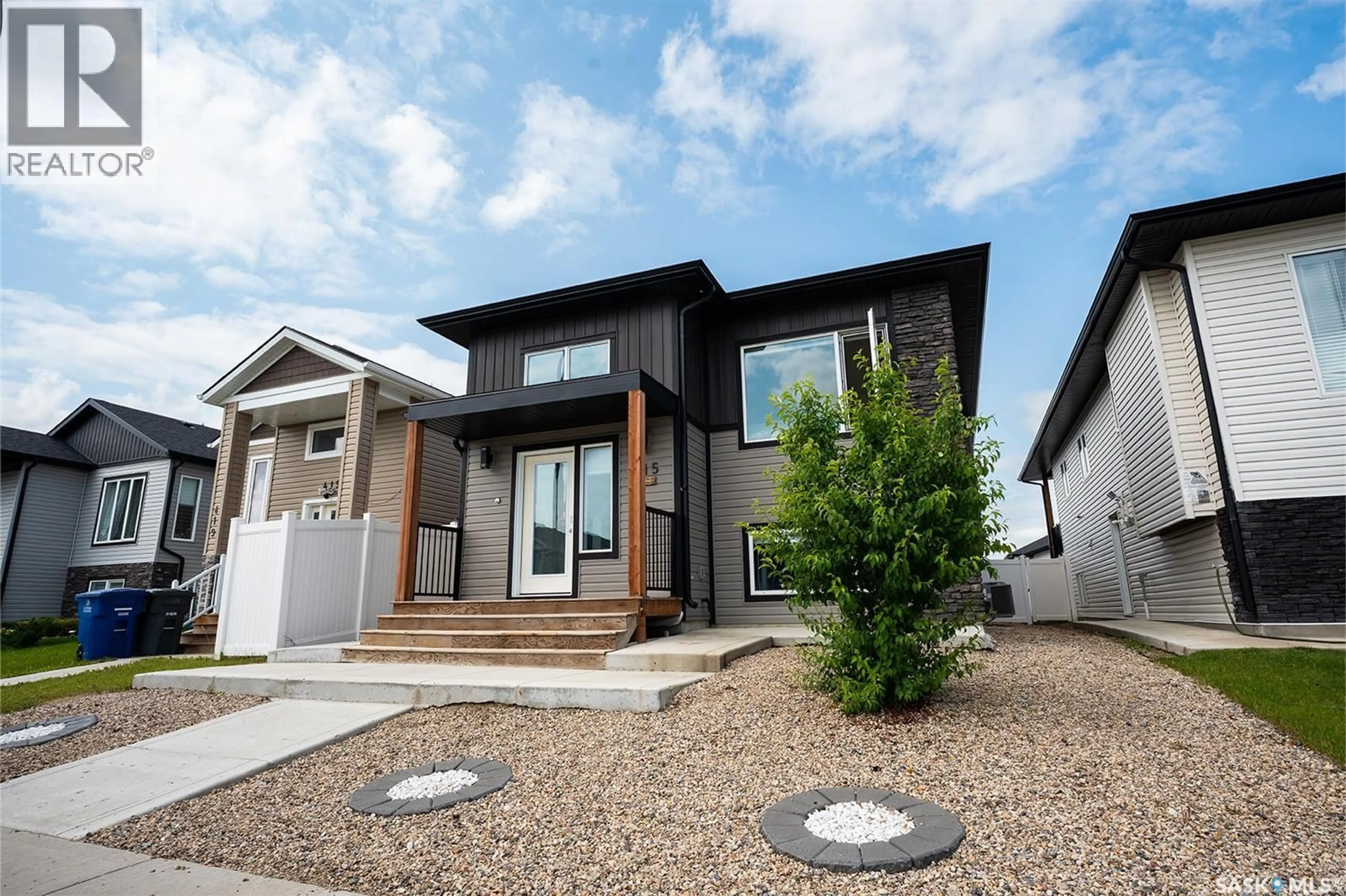 Home with vinyl exterior material, street for 415 MCARTHUR CRESCENT, Saskatoon Saskatchewan S7L6Y3