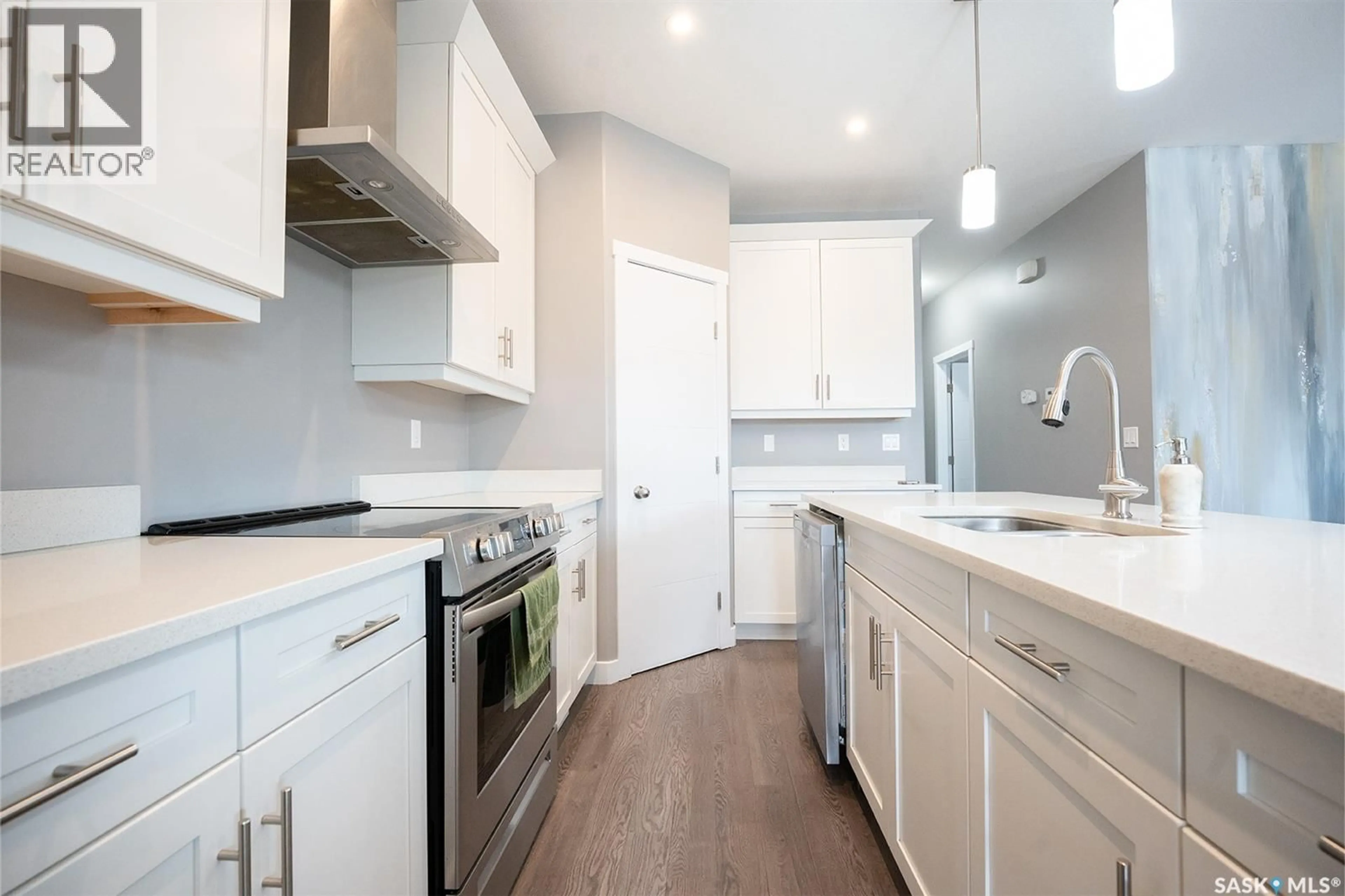 Open concept kitchen, unknown for 415 MCARTHUR CRESCENT, Saskatoon Saskatchewan S7L6Y3