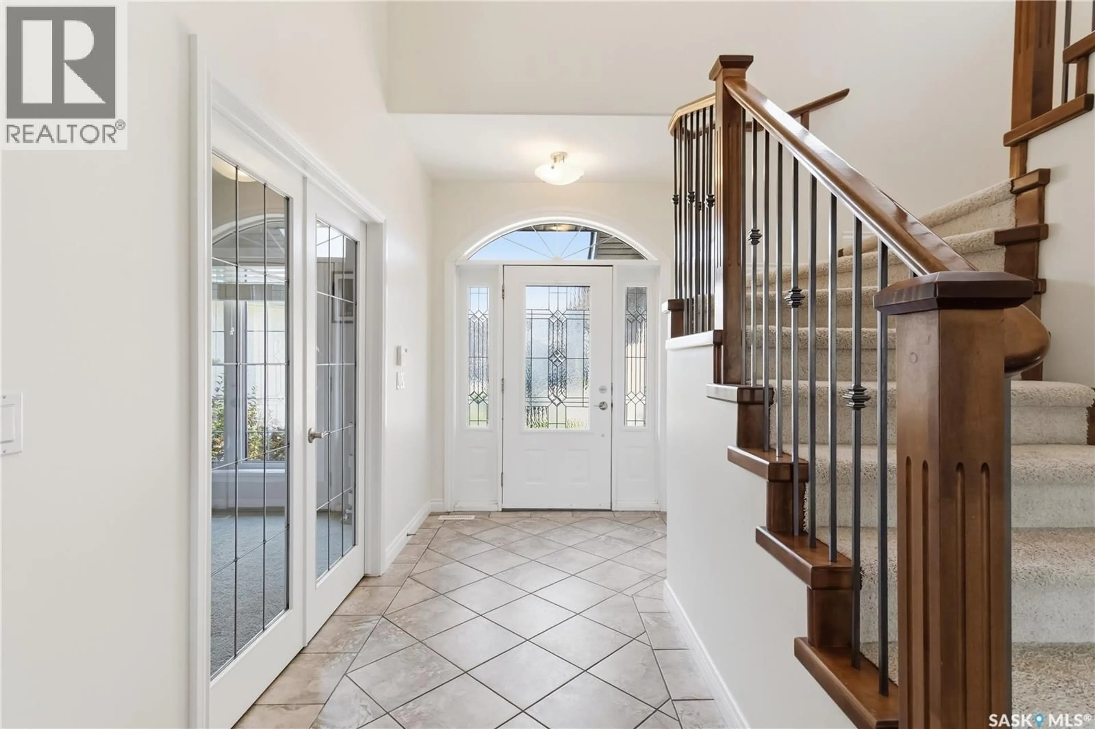 Indoor entryway for 723 BELLMONT COURT, Saskatoon Saskatchewan S7V1K7