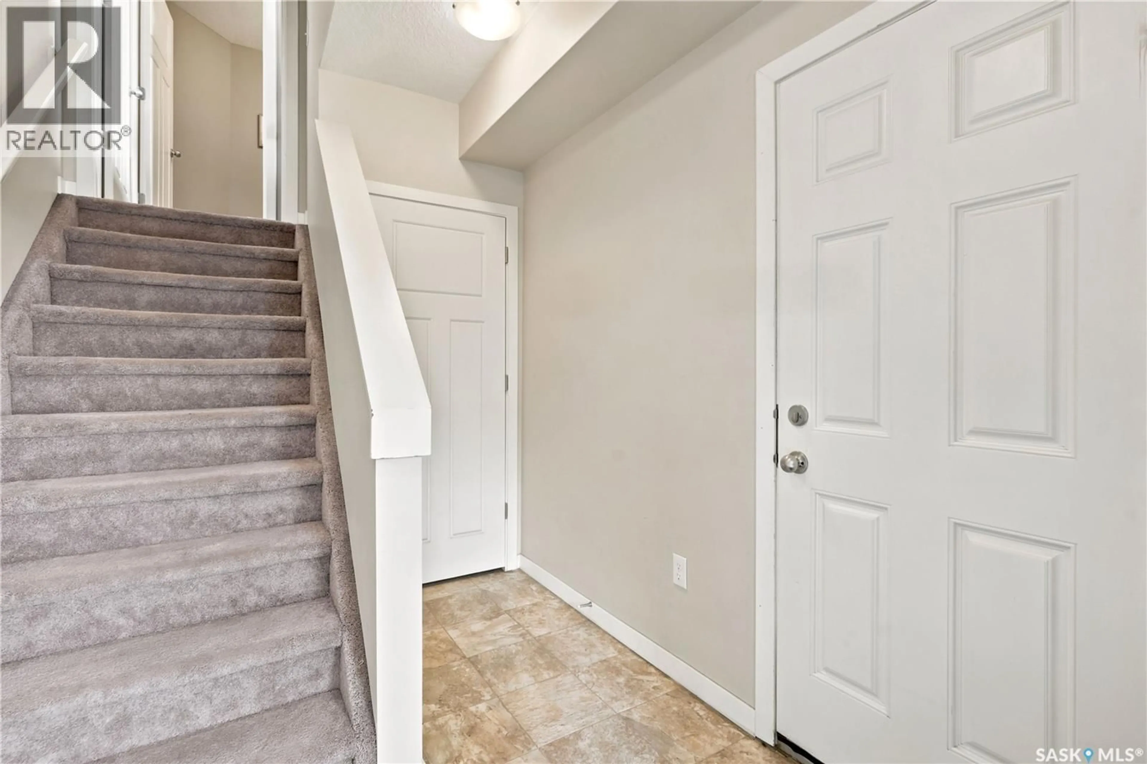 Indoor entryway for 4533 - 32 DELHAYE WAY, Regina Saskatchewan S4W0M2