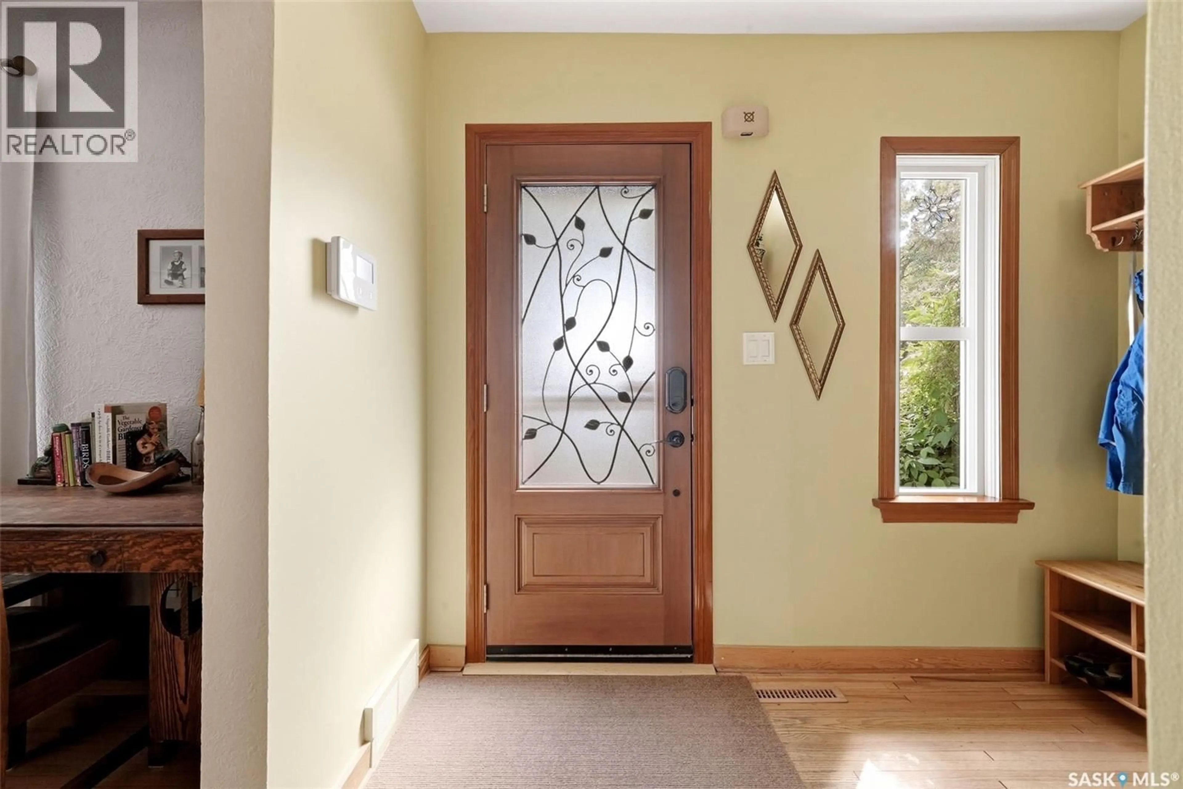 Indoor entryway for 3470 ANGUS STREET, Regina Saskatchewan S4S1R2