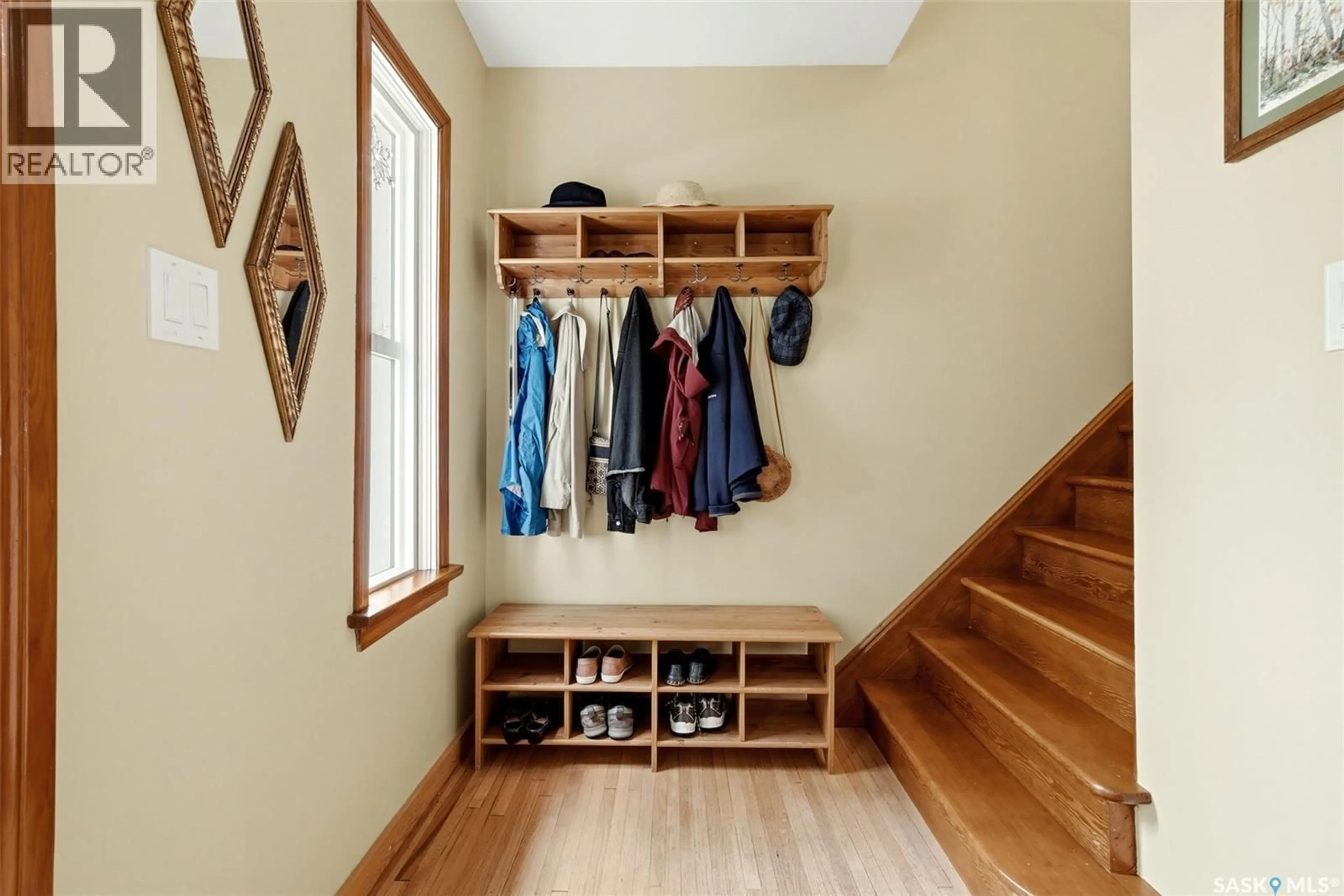 Indoor entryway for 3470 ANGUS STREET, Regina Saskatchewan S4S1R2