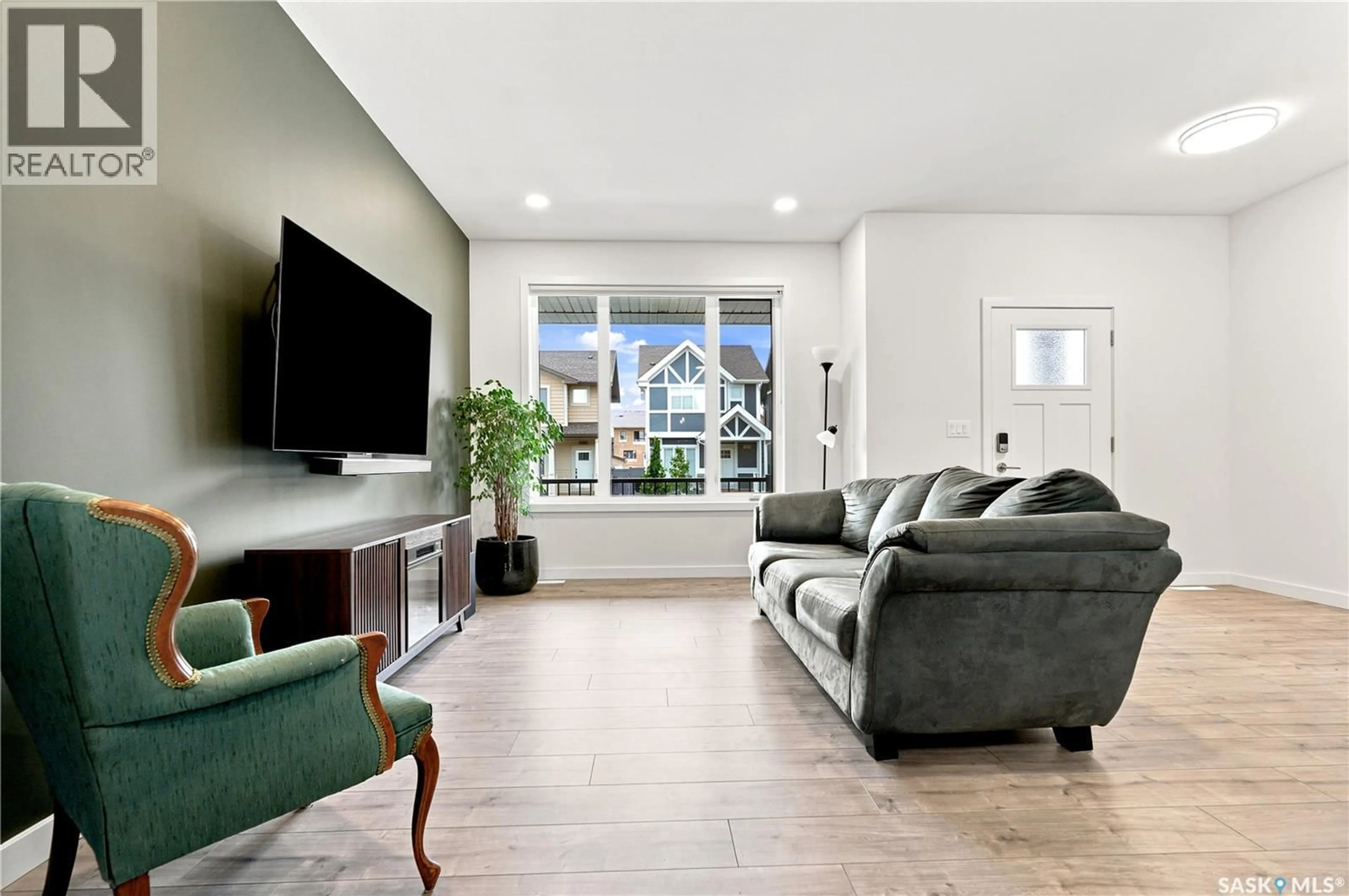 Living room with furniture, unknown for 1054 BRIGHTON GATE, Saskatoon Saskatchewan S7V1S6