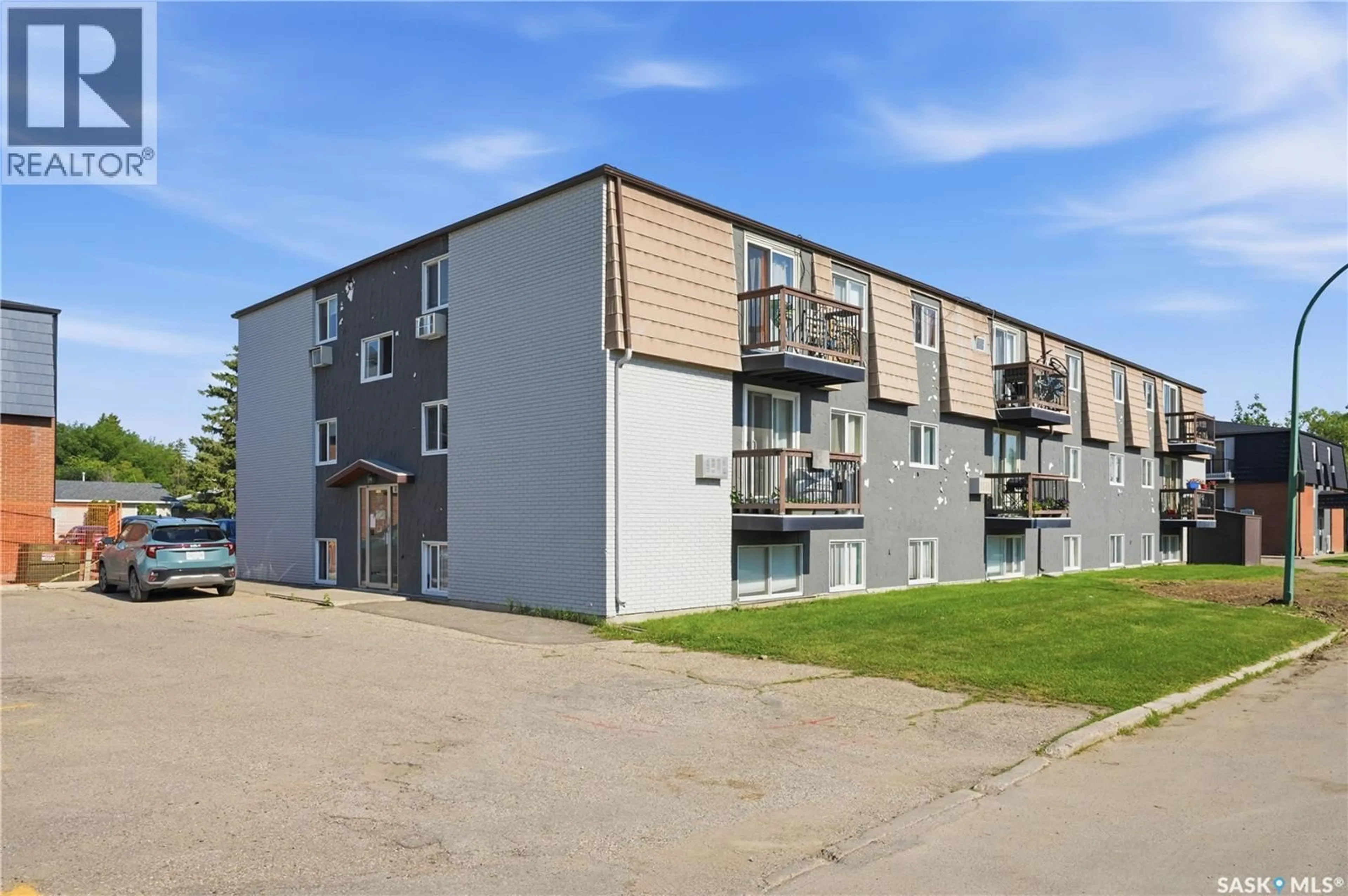 Patio, building for 16 116 ACADIA COURT, Saskatoon Saskatchewan S7H4T7