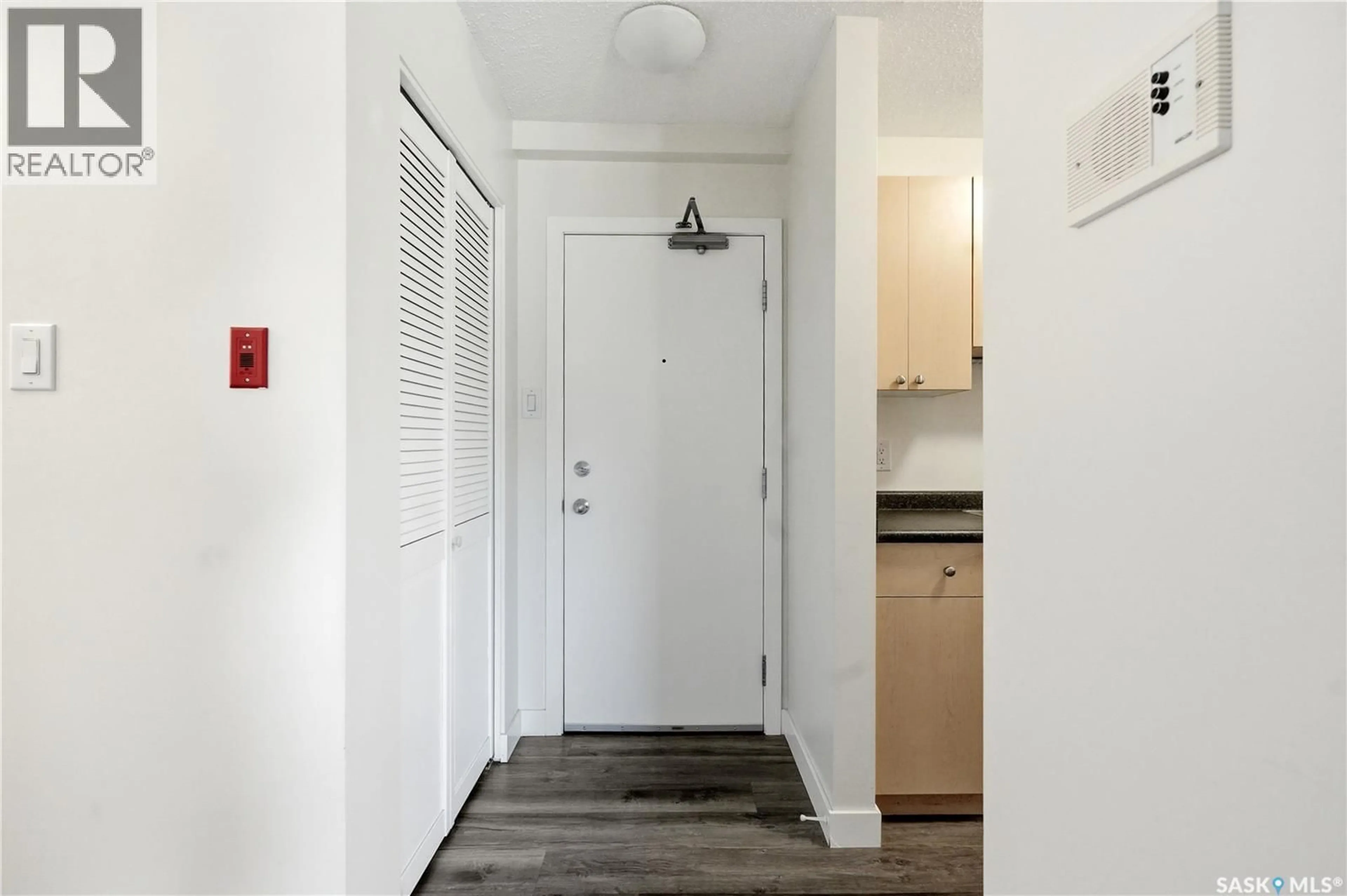 Indoor entryway for 16 116 ACADIA COURT, Saskatoon Saskatchewan S7H4T7
