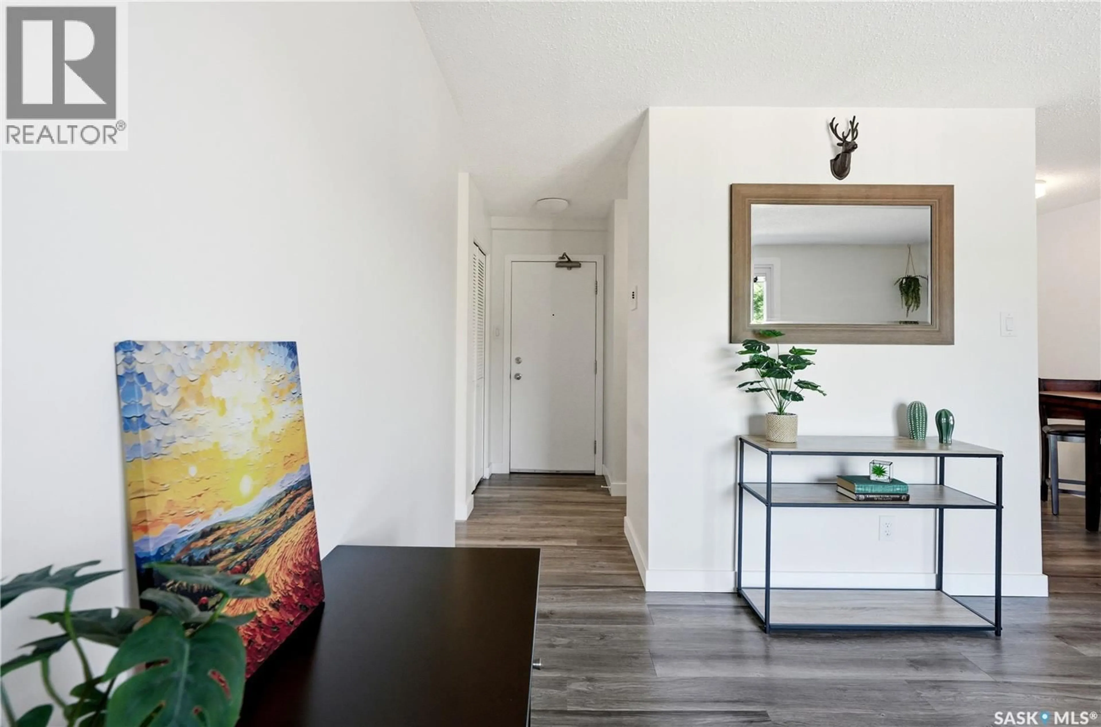 Indoor entryway for 16 116 ACADIA COURT, Saskatoon Saskatchewan S7H4T7