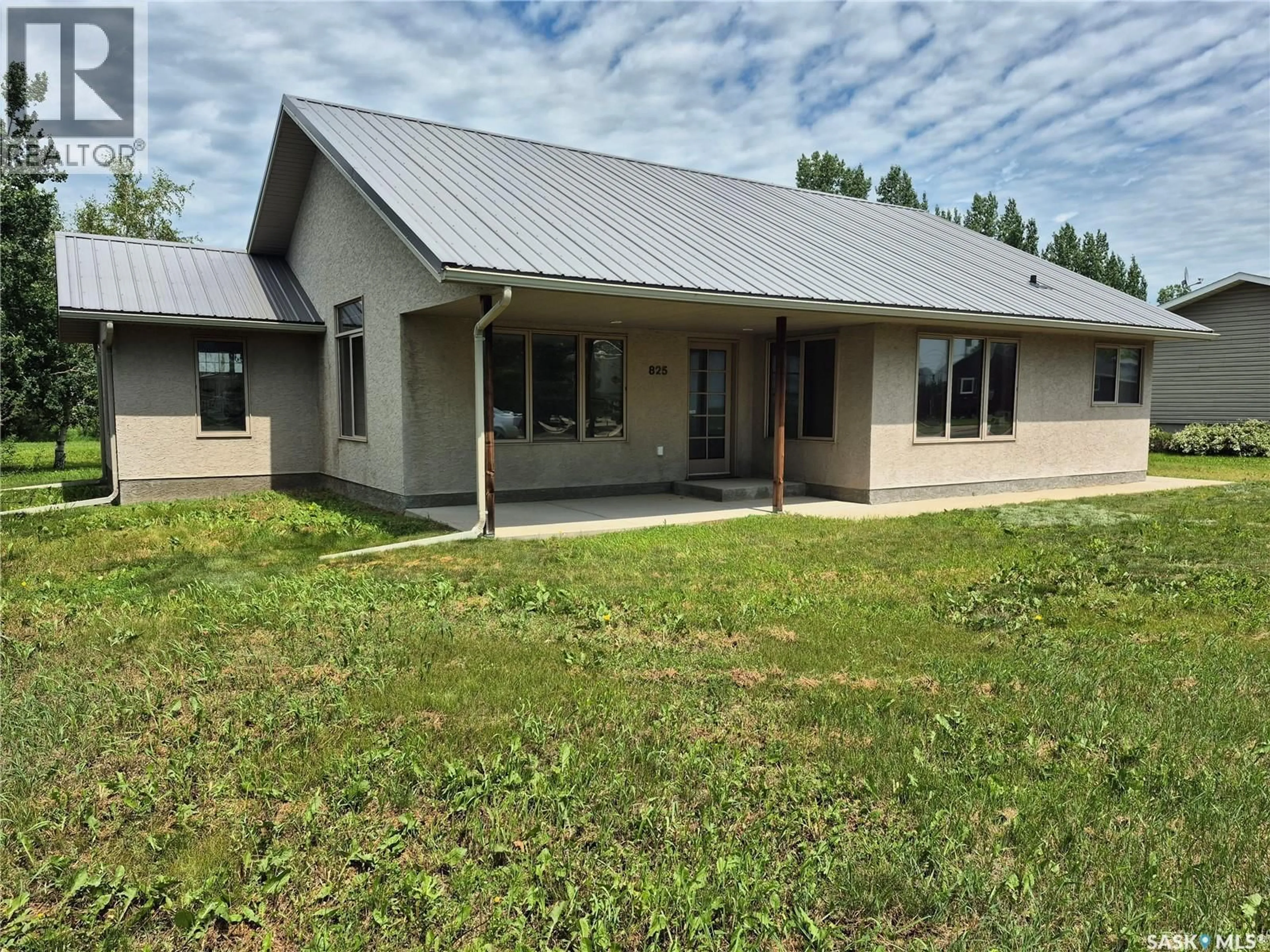 A pic from outside/outdoor area/front of a property/back of a property/a pic from drone, building for 825 GEISEN STREET, Radville Saskatchewan S0C2G0
